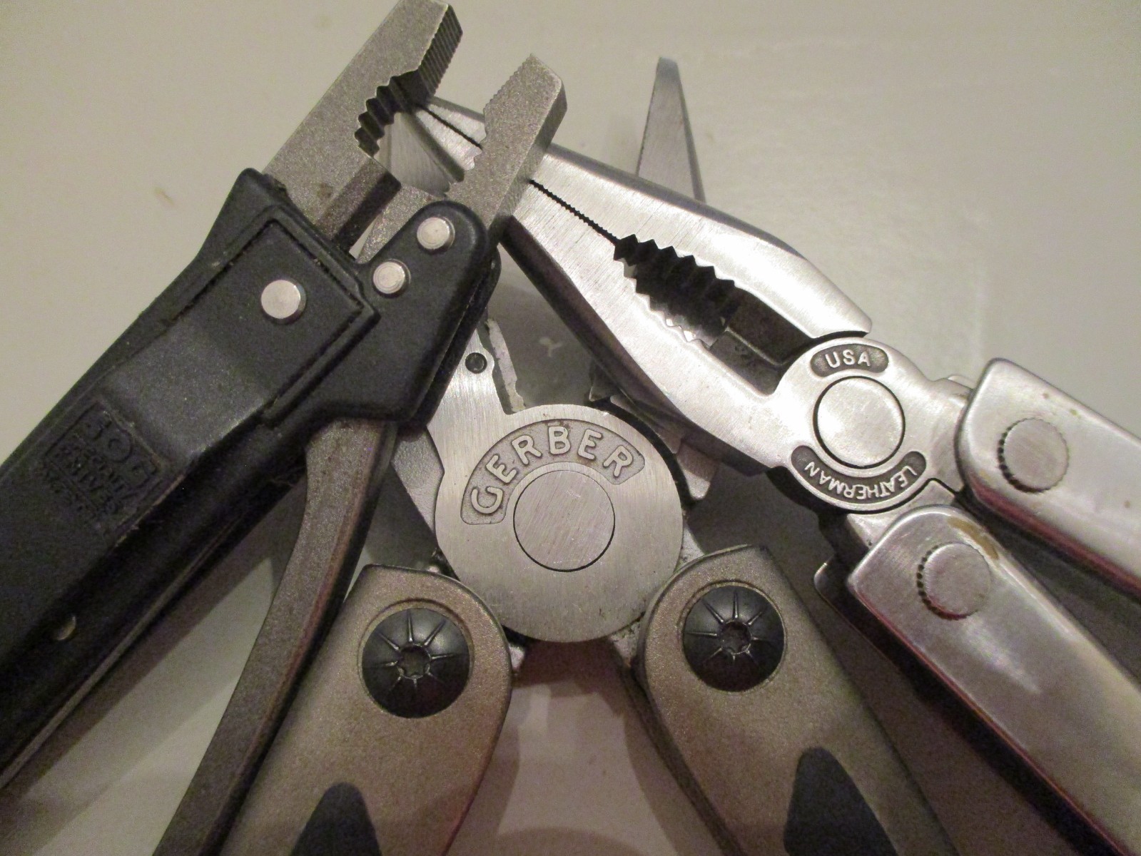MULTI-TOOL SET (3) GERBER MP800 LEGEND+LEATHERMAN+SOG w/2 LEATHER CASES – NICE!