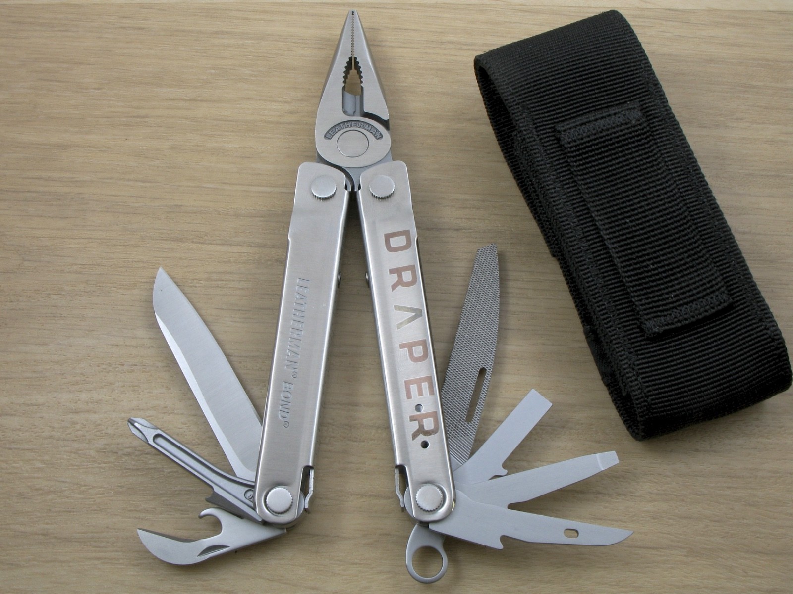 Leatherman Bond Multi-Tool, Sheepsfoot Knife, w/Sheath – “DRAPER” – Excellent