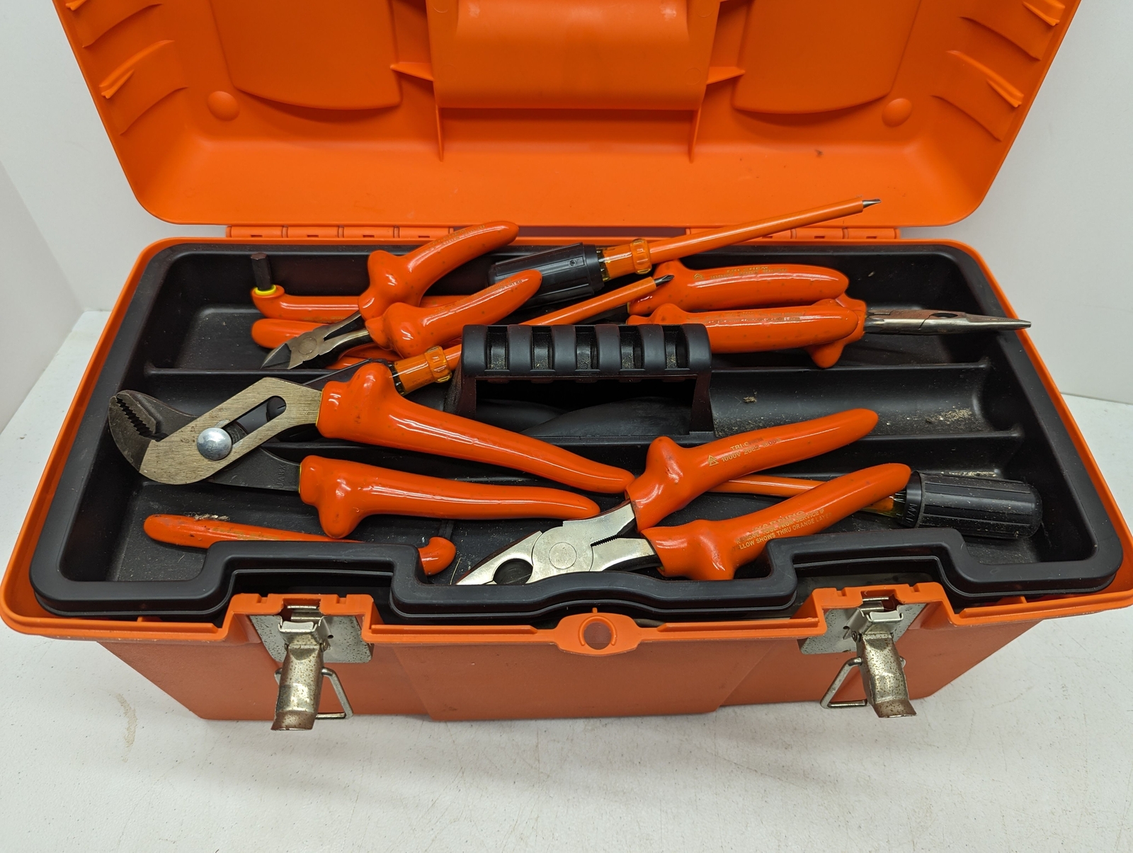 TRI-CHEM Insulated Tool Kits Tool Pliers Screwdrivers Rubber Gloves OB405-1
