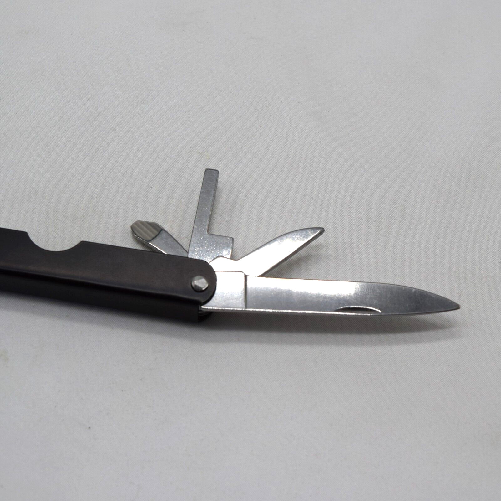 Minty Sharper Image Black Handle Heavy Duty Pliers Multitool