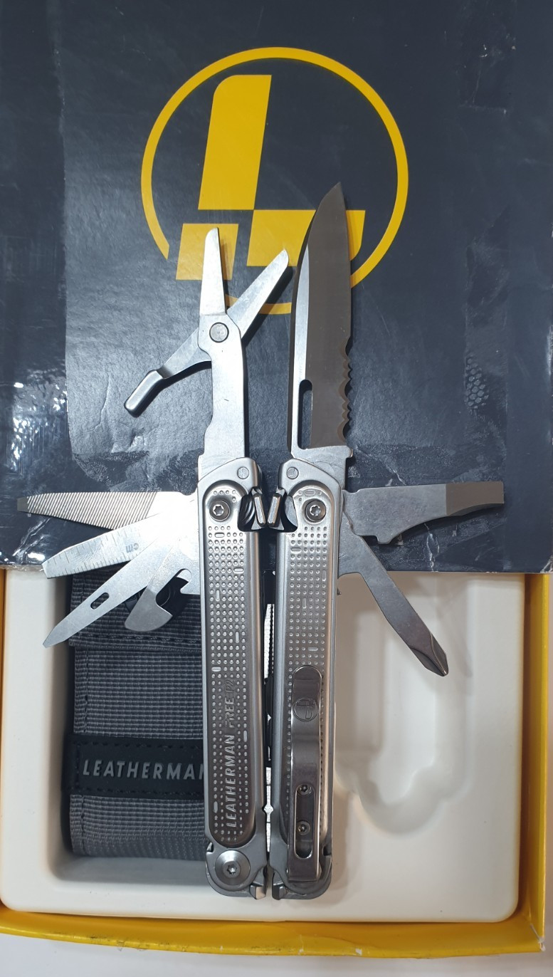 🔥🔥🔥 Leatherman Free P2 One Hand Opening Multi Tool Retired Rare New in Box