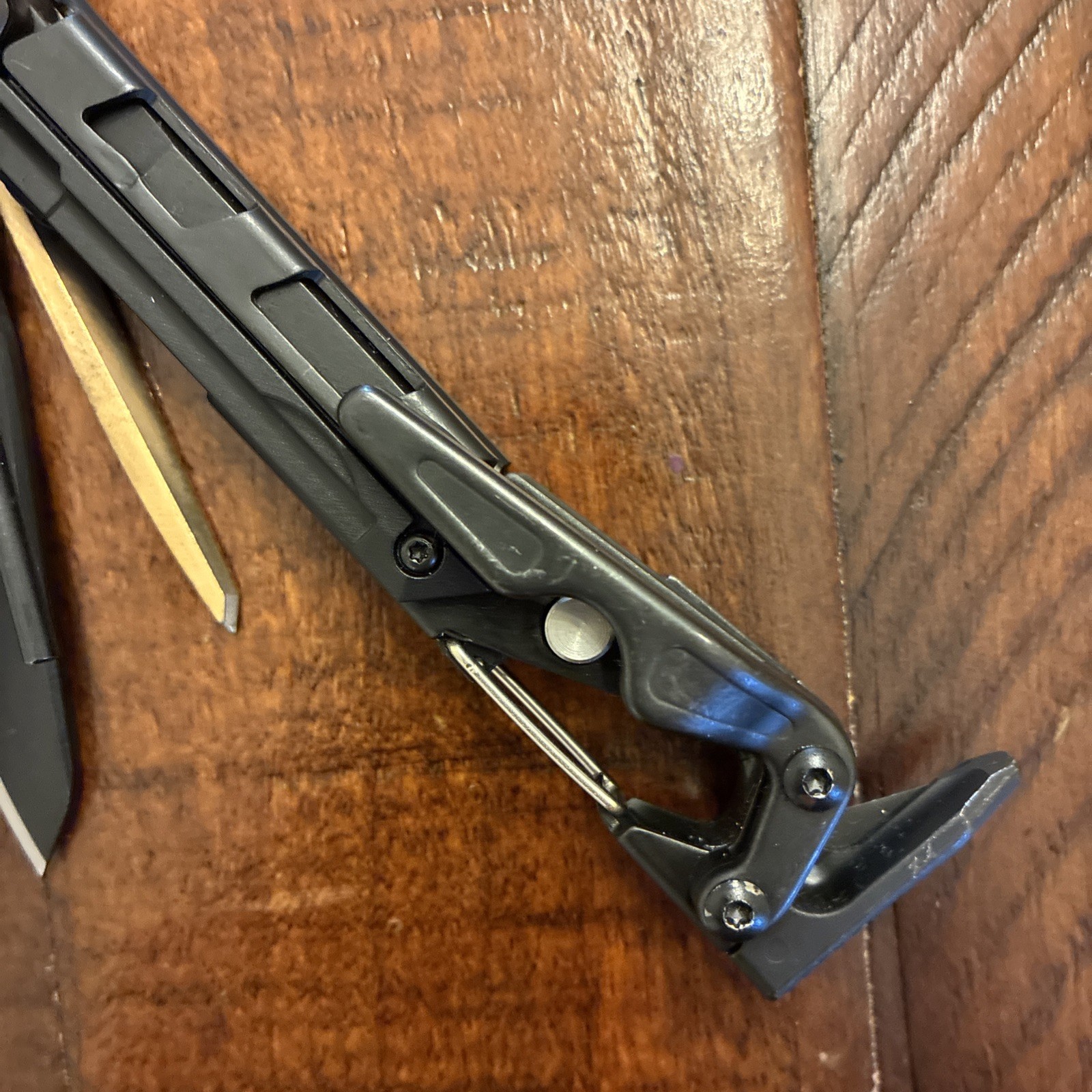 Leatherman MUT Multi Tool – Black Oxide – Excellent