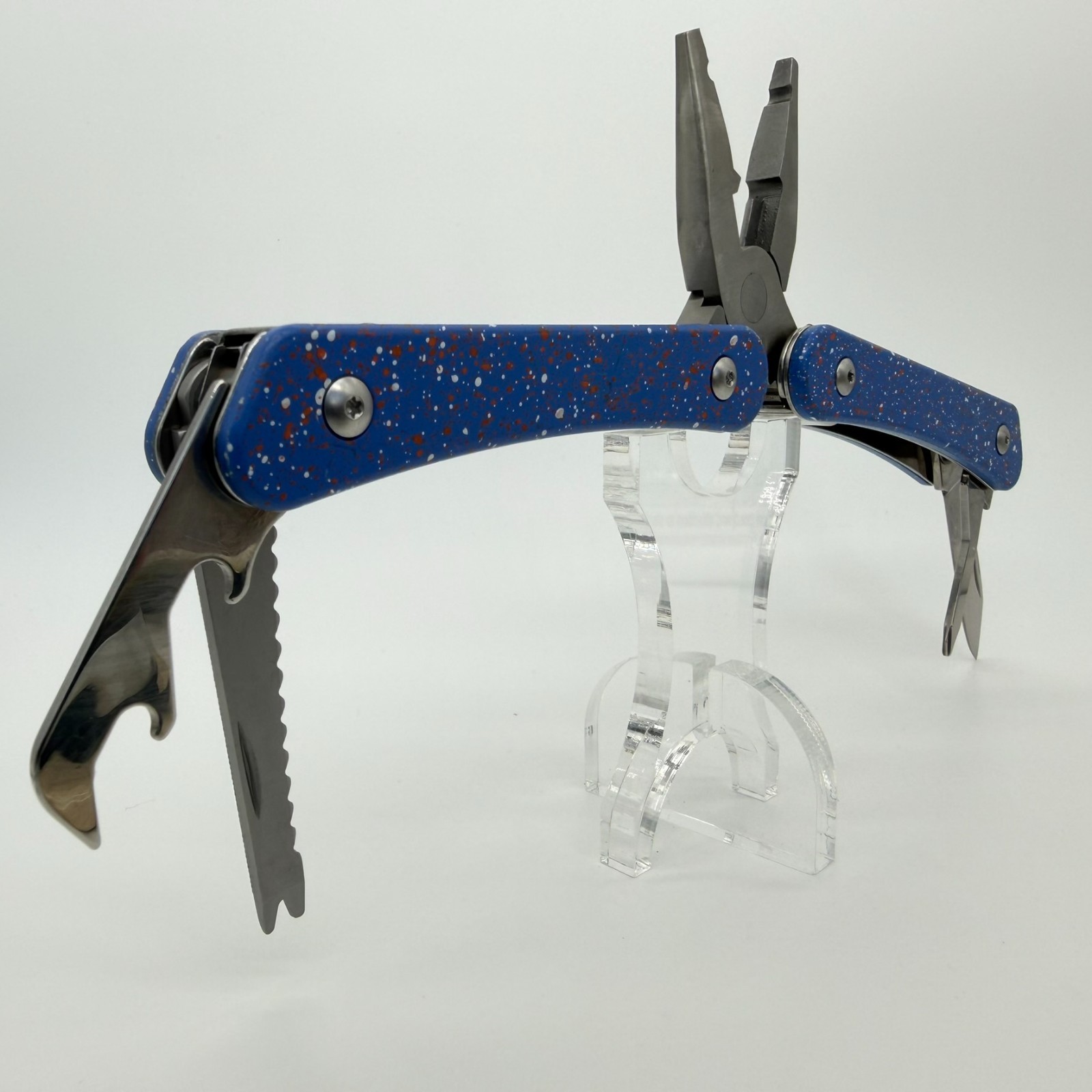 Gentlemen’s Hardware Wilderness Multi-Tool Blue Speckle 12-in-1 EDC Camping