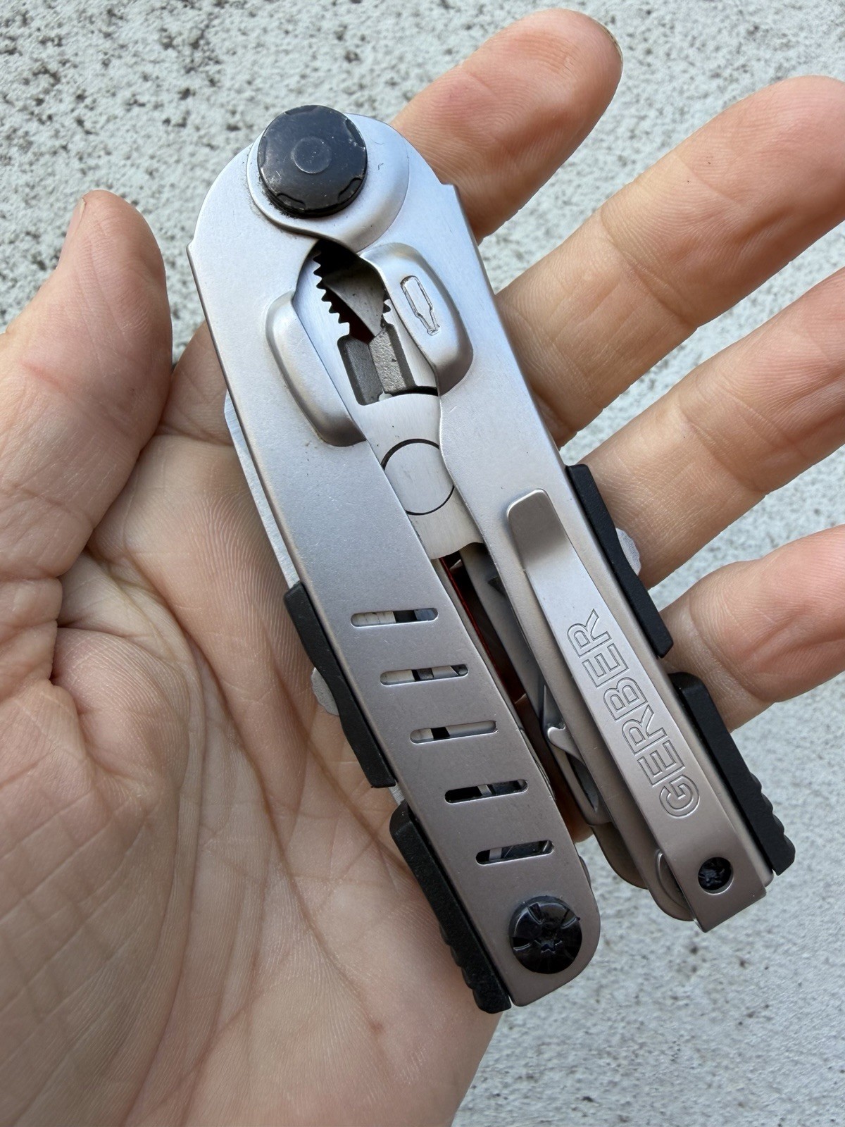 GERBER OCTANE RED/SILVER MULTI-PLIER MULTI TOOL IN SHEATH DISCONTINUED, RARE