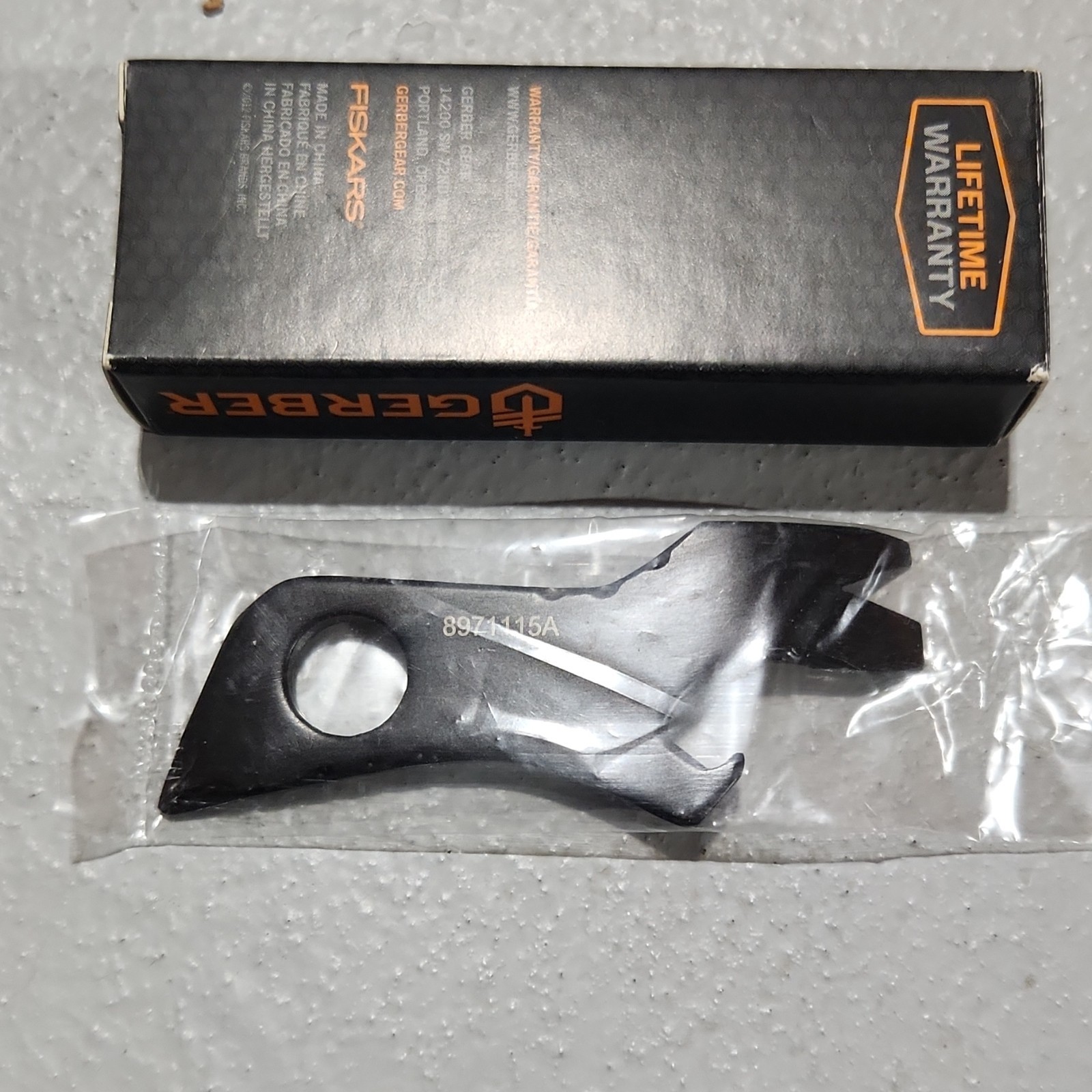 Gerber Shard Multi-Tool 7 Tools Stainless Steel Black Bottle Opener Screwdrivers