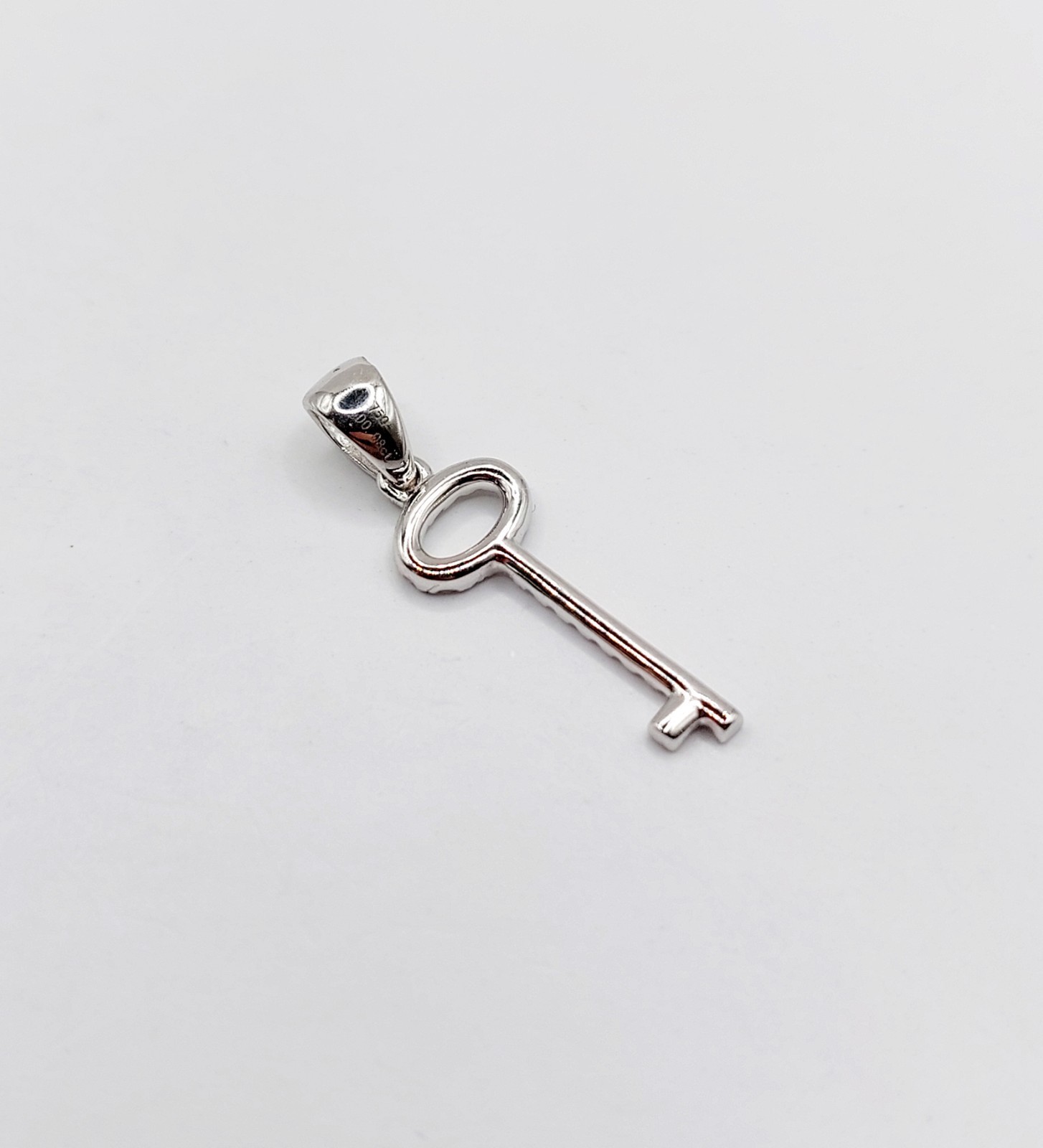 Vintage 18k white gold key pendant pavé-set with diamonds