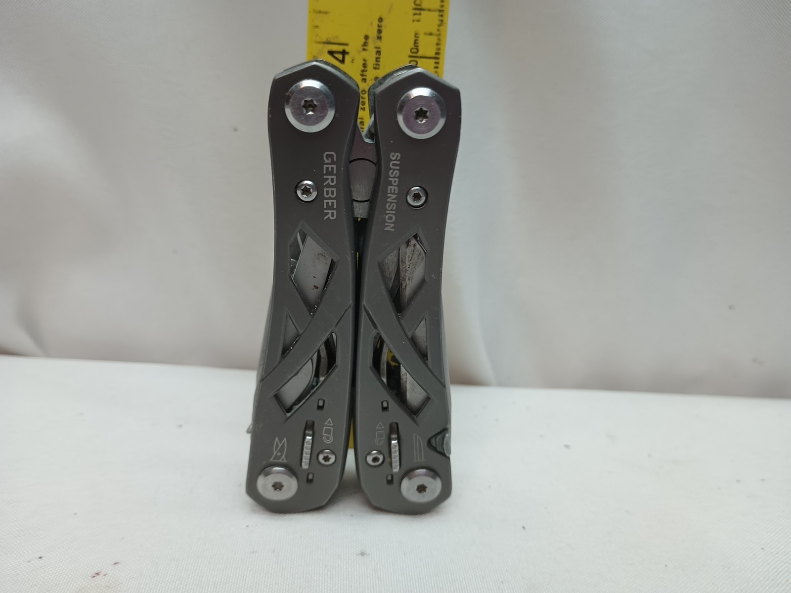 One Gerber Suspension 897011BE 8 Tools Plus Pliers