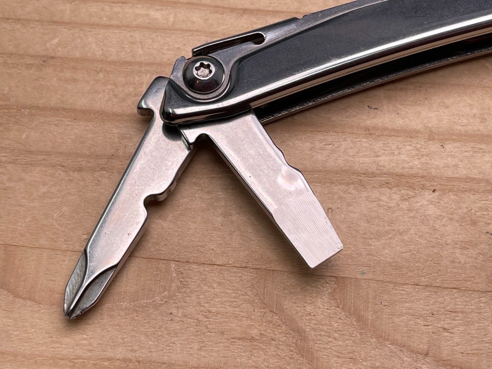 Leatherman Bolster Folding Multi-tool Knife Plier