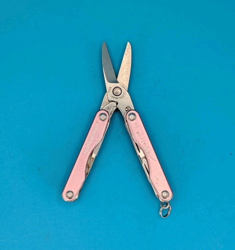 Leatherman Squirt P4 Multi-Tool, Key Ring, Retired, PINK!