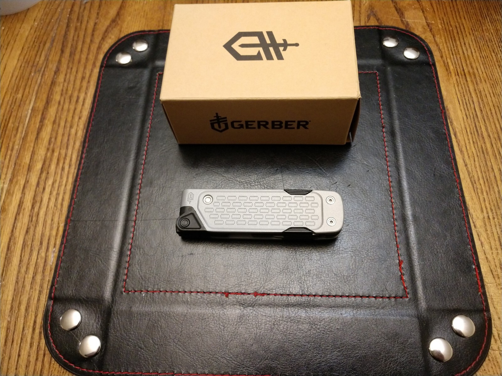 Gerber Lockdown Driver Multitool 8 Tools N 1 3.8″ Closed 4.5 OZ Aluminun Handle