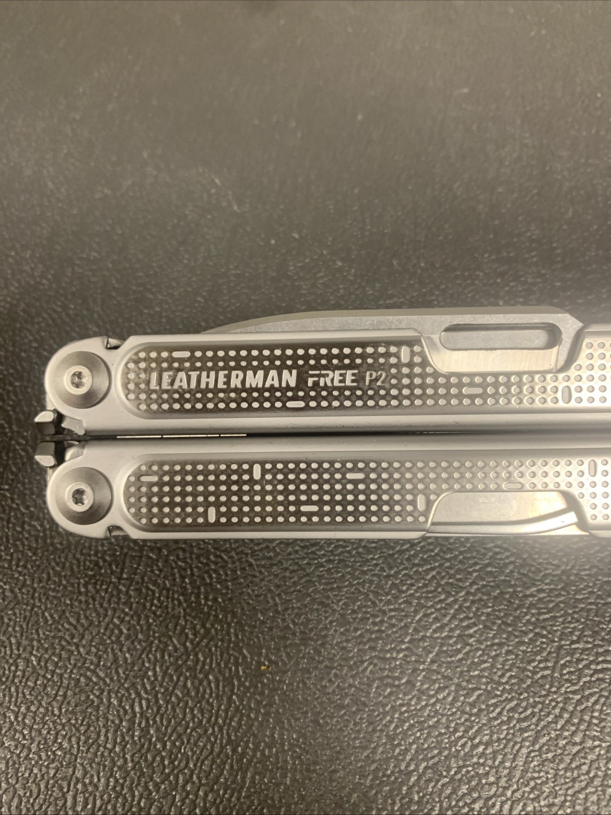 Leatherman Free P2 Multi Tool W/ Gray Sheath Excellent Condition Clean Pristine