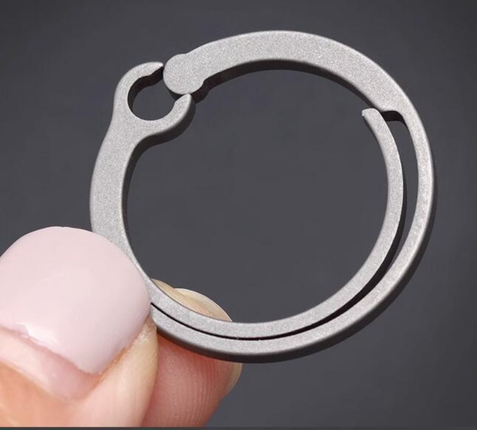 EDC 1 PC Small Portable Titanium Alloy Key Ring Buckle Openable Car Keyring