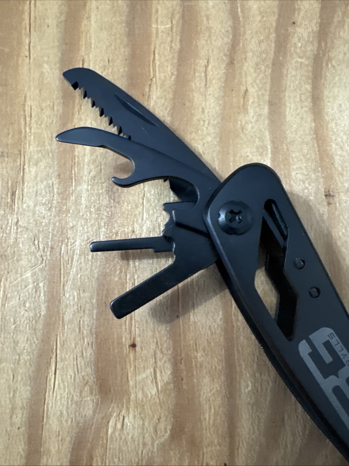 Bear Grylls Gerber Multi Tool Brand New w/ Pocket Guide