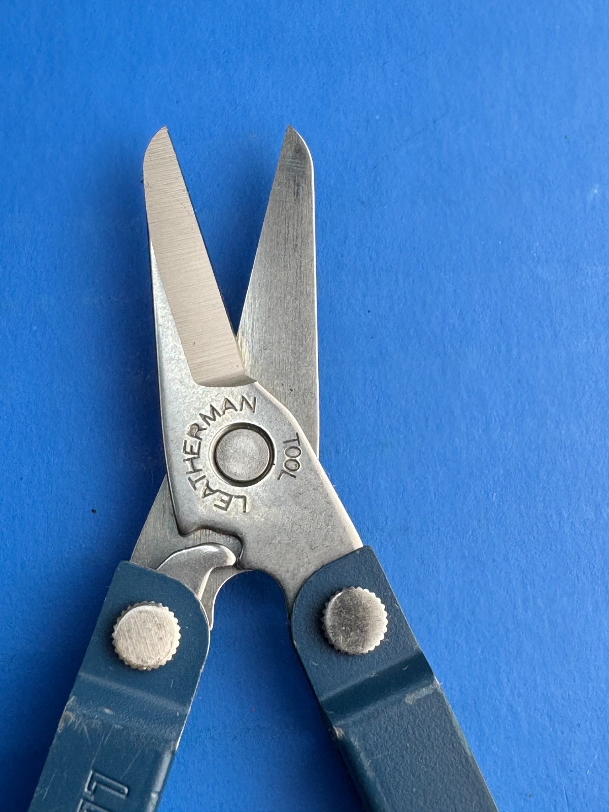 Leatherman Micra 10 in 1 Multitool Anodized Aluminum – Navy Blue