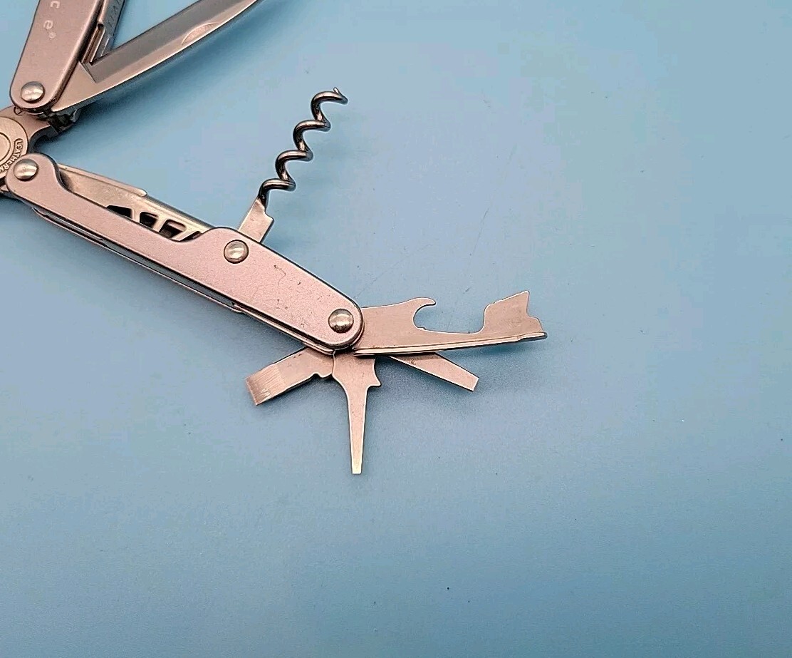 Leatherman Juice C2 Multitool – Dated 0909 – Gray – Knife, Pliers *Retired*