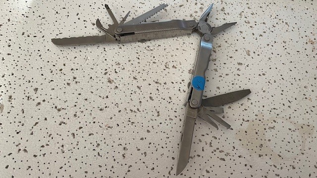 Leatherman SUPER TOOL 200 Stainless Steel Silver Multi Tool Pliers,Knife, Opener