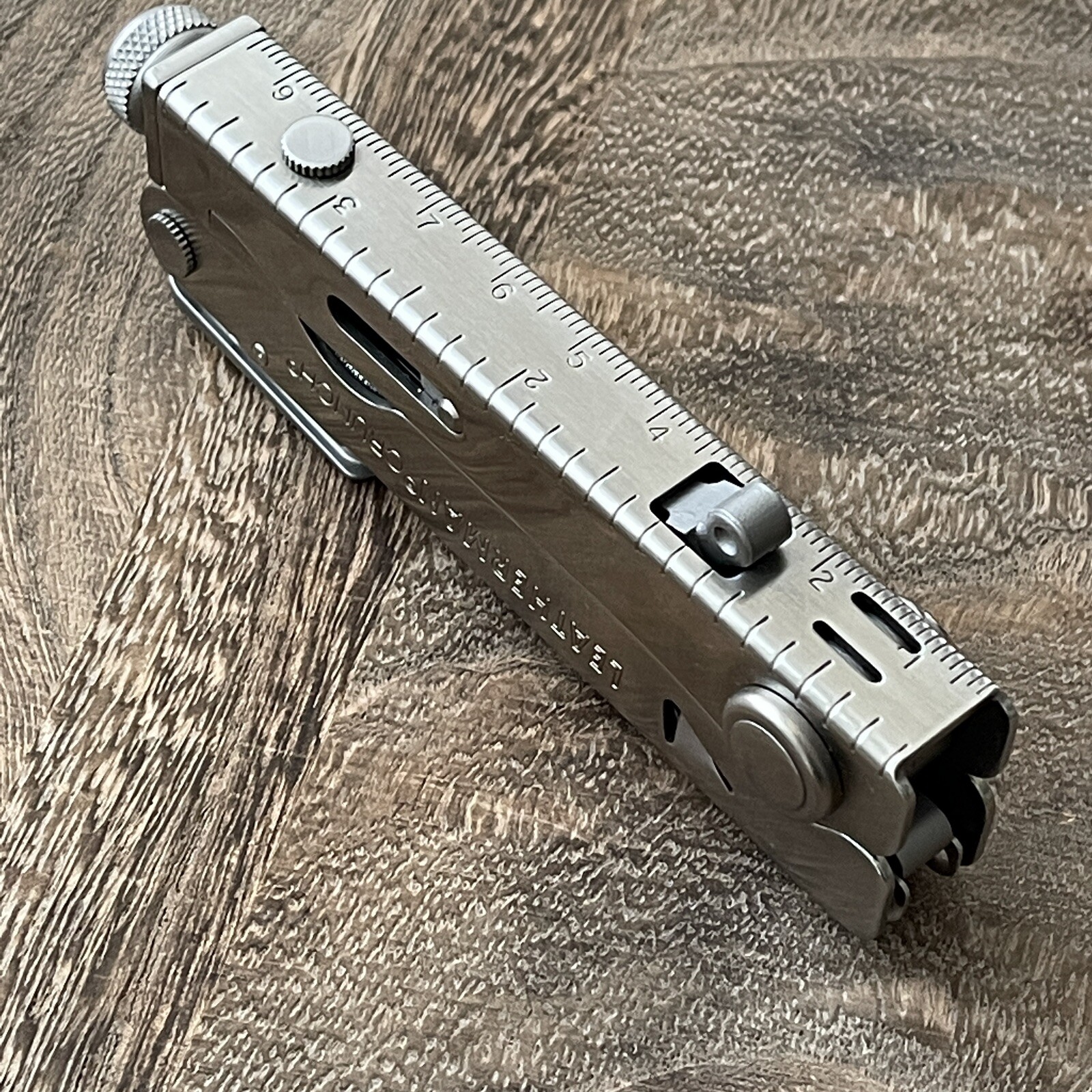 Leatherman Crunch multitool w/snap ballistic nylon sheath. Made in USA