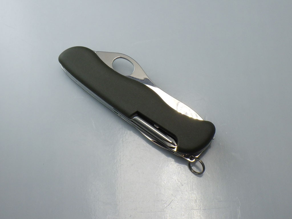 New Victorinox One-Hand Trekker German Army 12 Function Olive Drab Pocket Knife