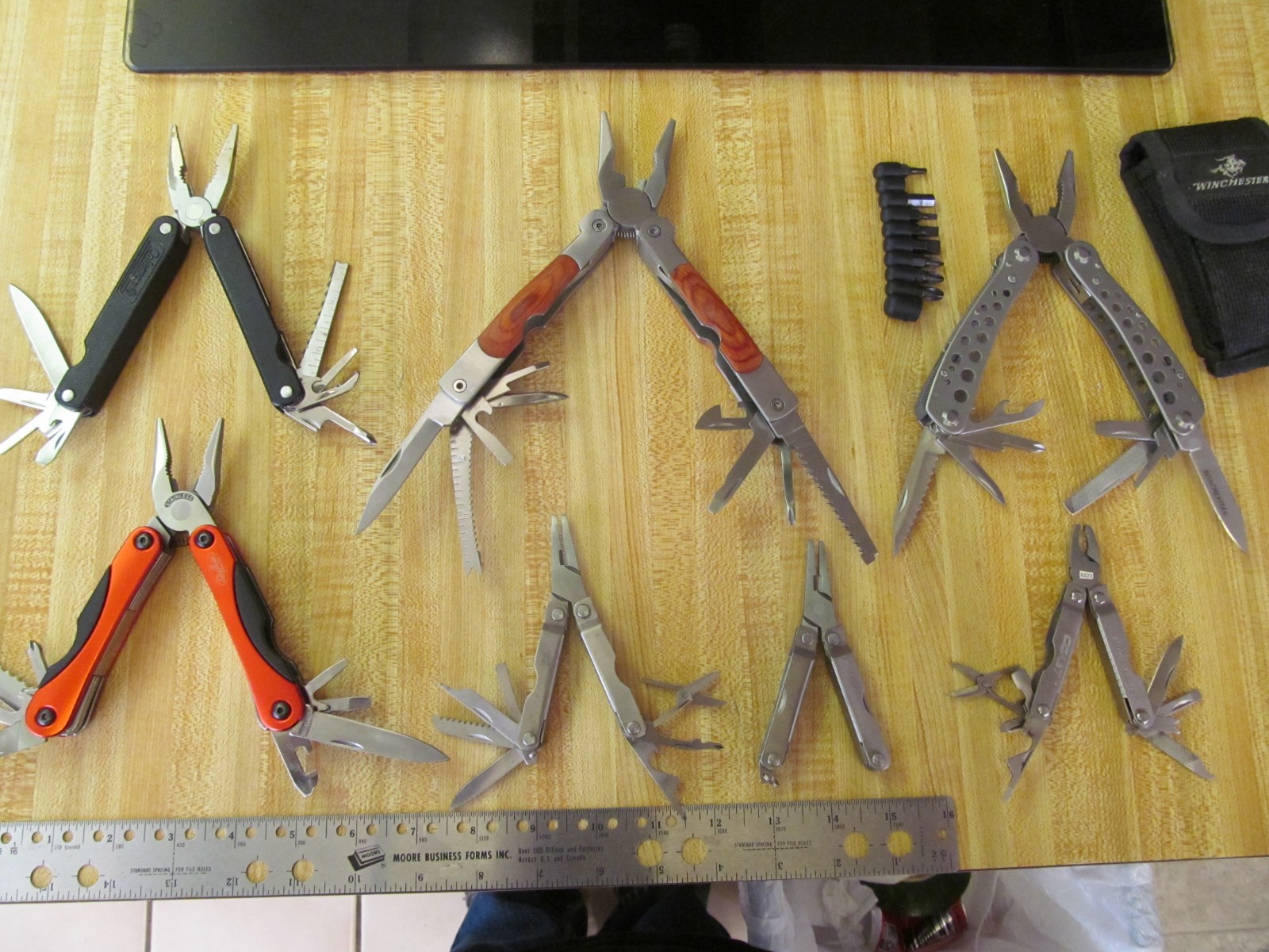 Lot of 8 Various brands inc. Winchester and Coast Multi Tools