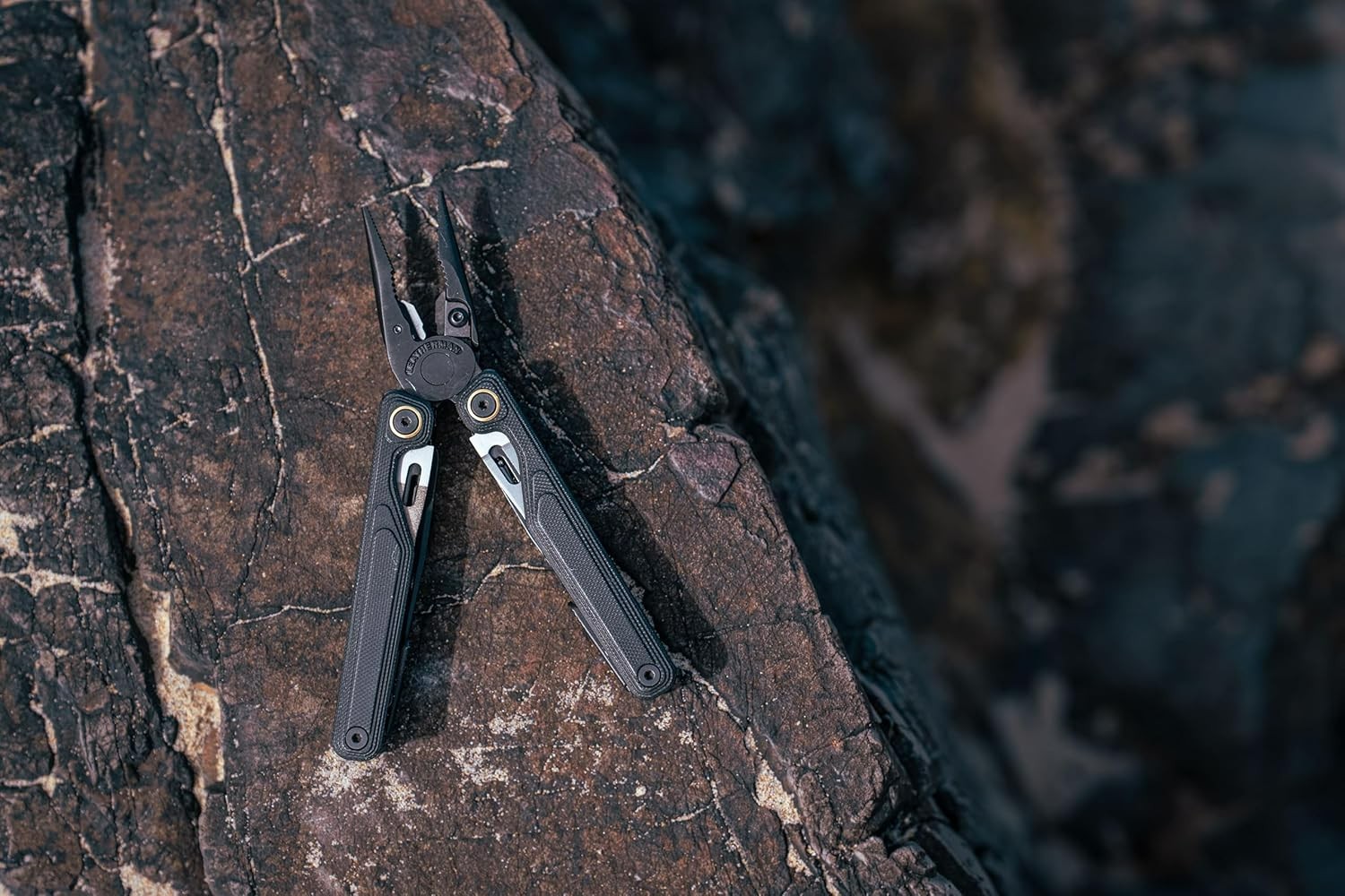 NEW – LEATHERMAN Wave Alpha – 16-in-1 Multi-Tool with MagnaCut Blade