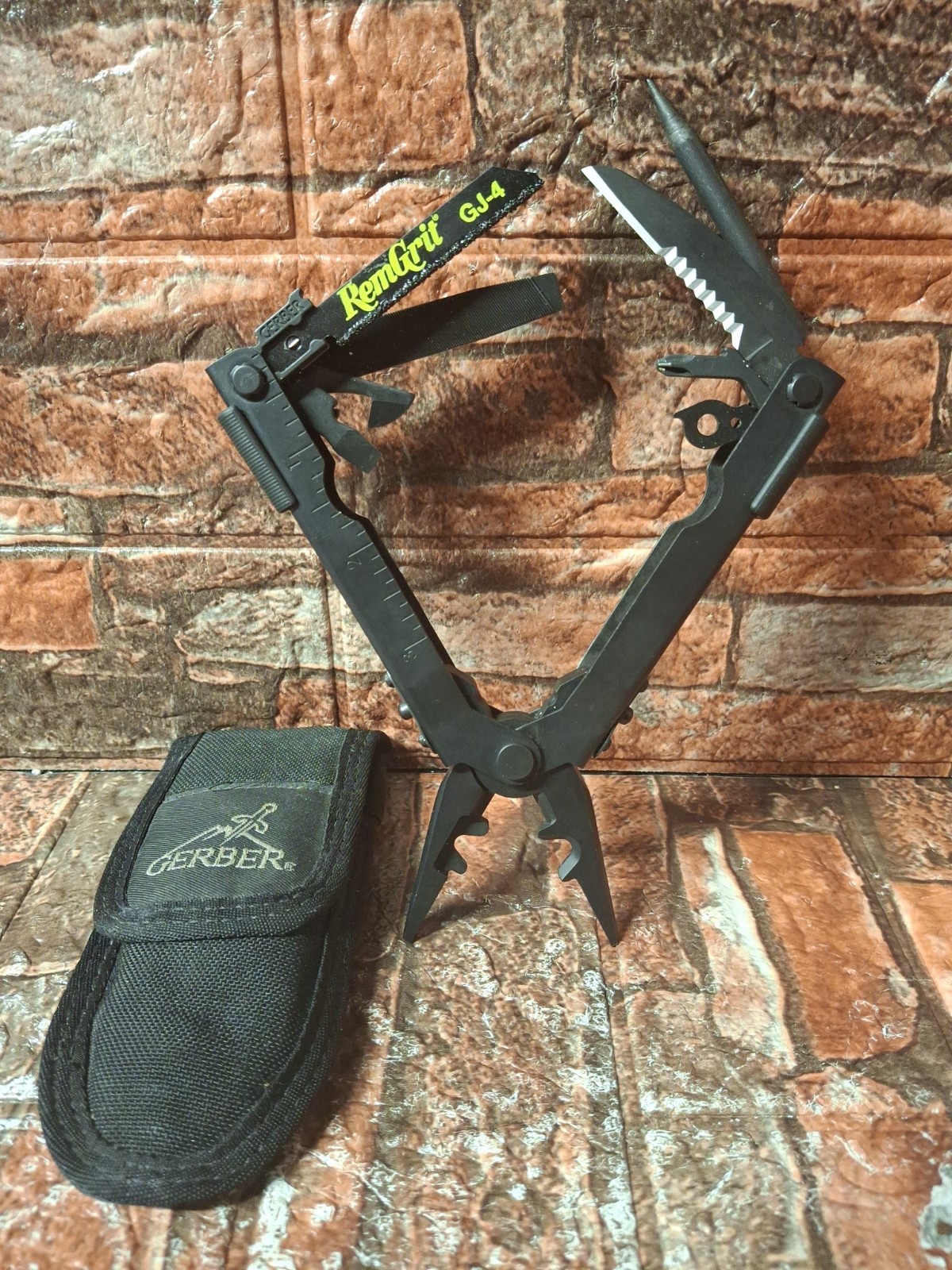GERBER DET Needle Nose Multi-Plier MP600 Black w/RemGrit Explosive Punch Crimper