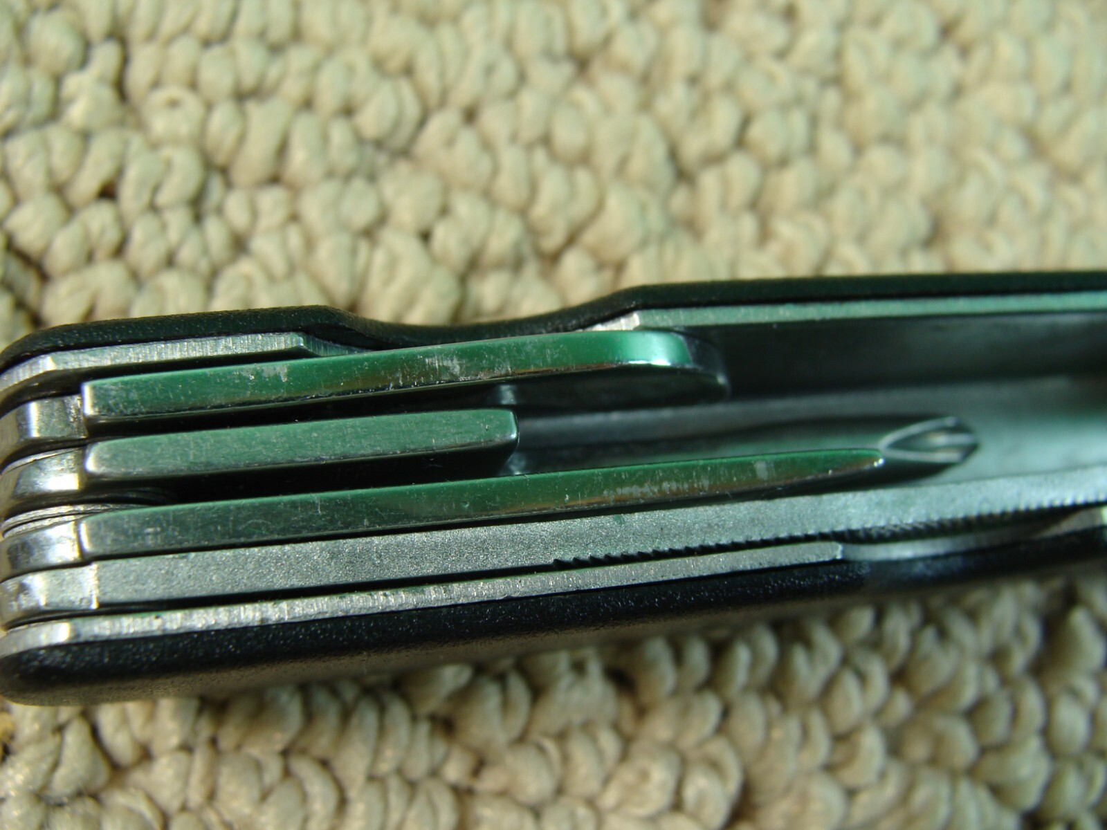 Multi-Tool Pocket Knife Pliers Case-for-Belt 6.2-oz 9-Tools