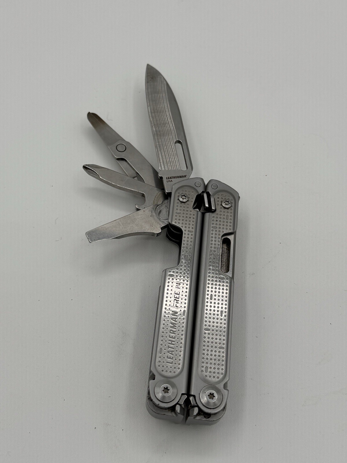 Leatherman FREE P4 Retired Multi Tool Pocket Clip Gray Sheath USA Stainless READ