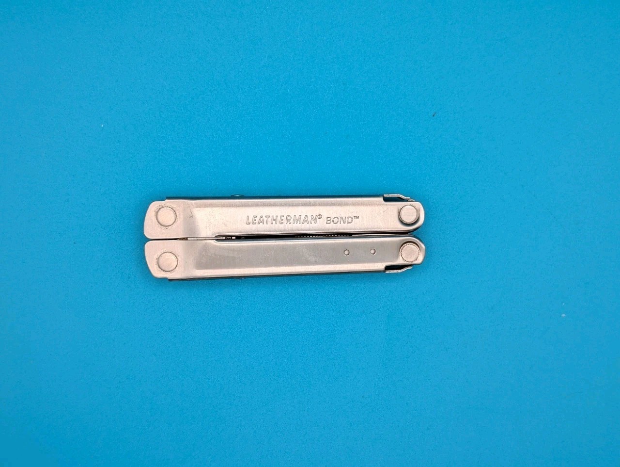 LEATHERMAN Bond Multitool, Stainless Steel Everyday Tool! USED