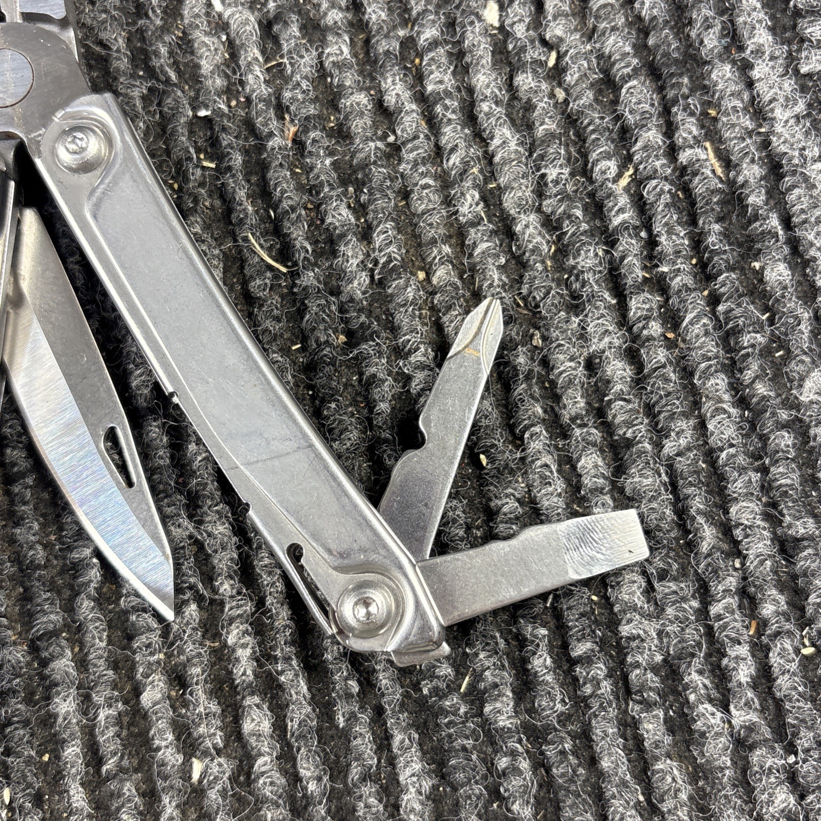 Leatherman Rev 3.8″ Multi-Tool, Stainless! USED (042)