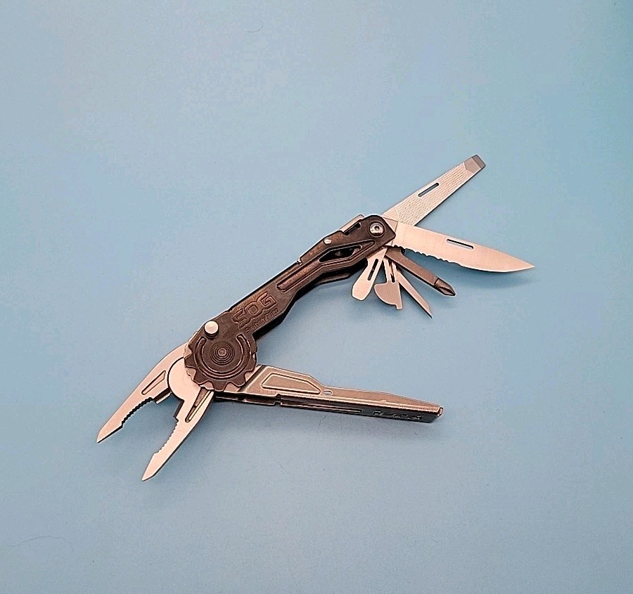 SOG Switchplier 2.0 Multi-Tool w/ One-Hand Plier Deploy – Knife, File