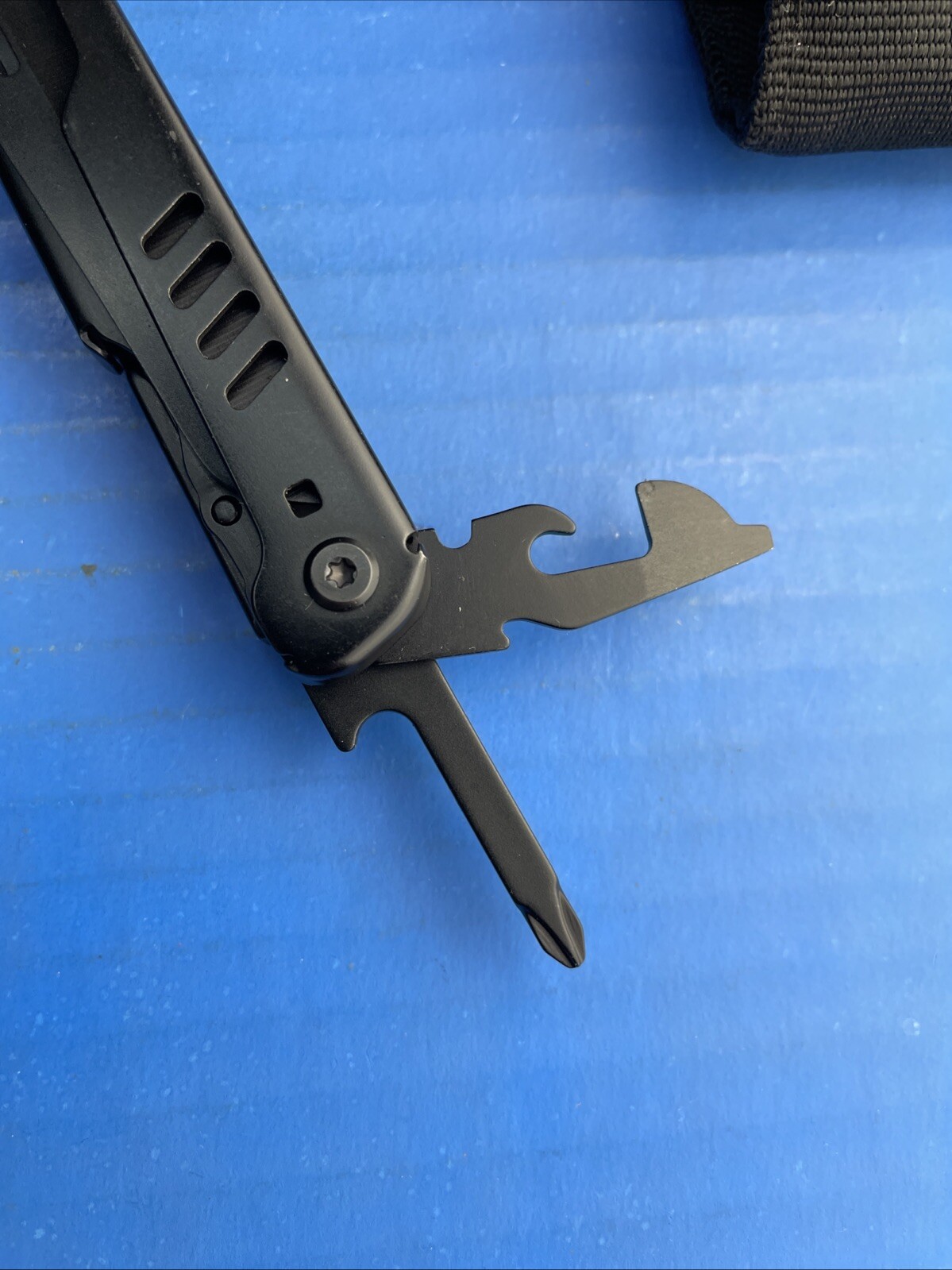 FLISSA 15-in-1 MultiTool Pliers Portable Survival Compact Folding Pocket Knife