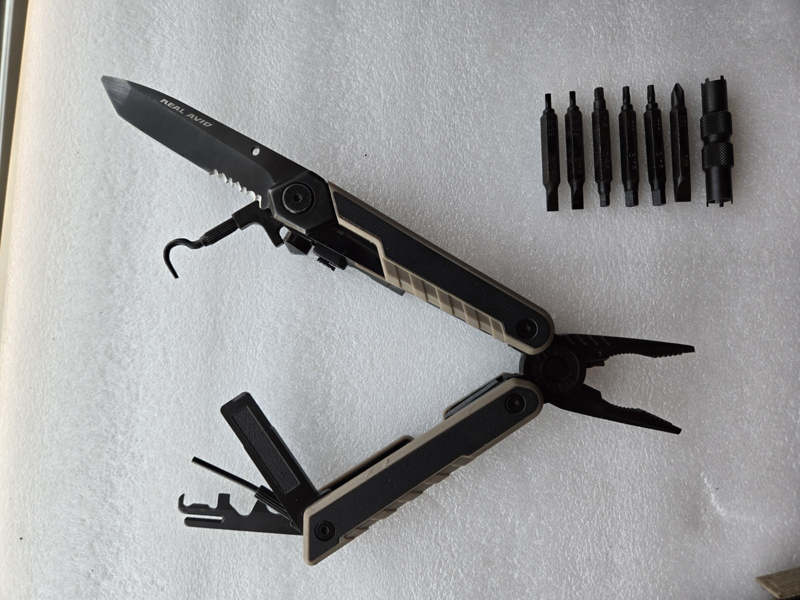 Real Avid Multi-Tool AR15 Hunting Rifle Tool Pliers Knife w/ Sheath
