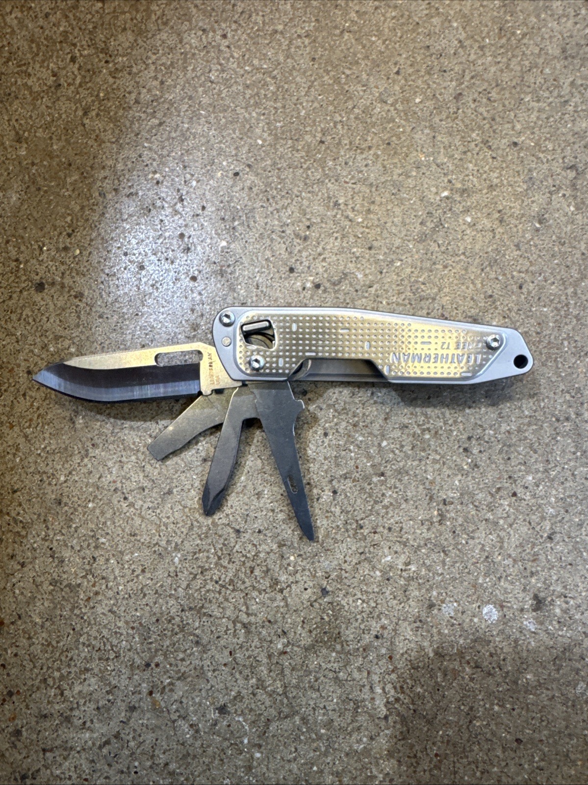 Leatherman FREE T2 Pocket Knife Multi-tool