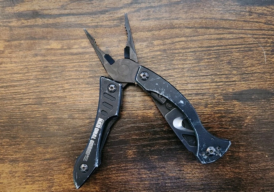 Gerber Crucial Black Multi Tool Multi Plier Carabiner Clip Knife – Great X12