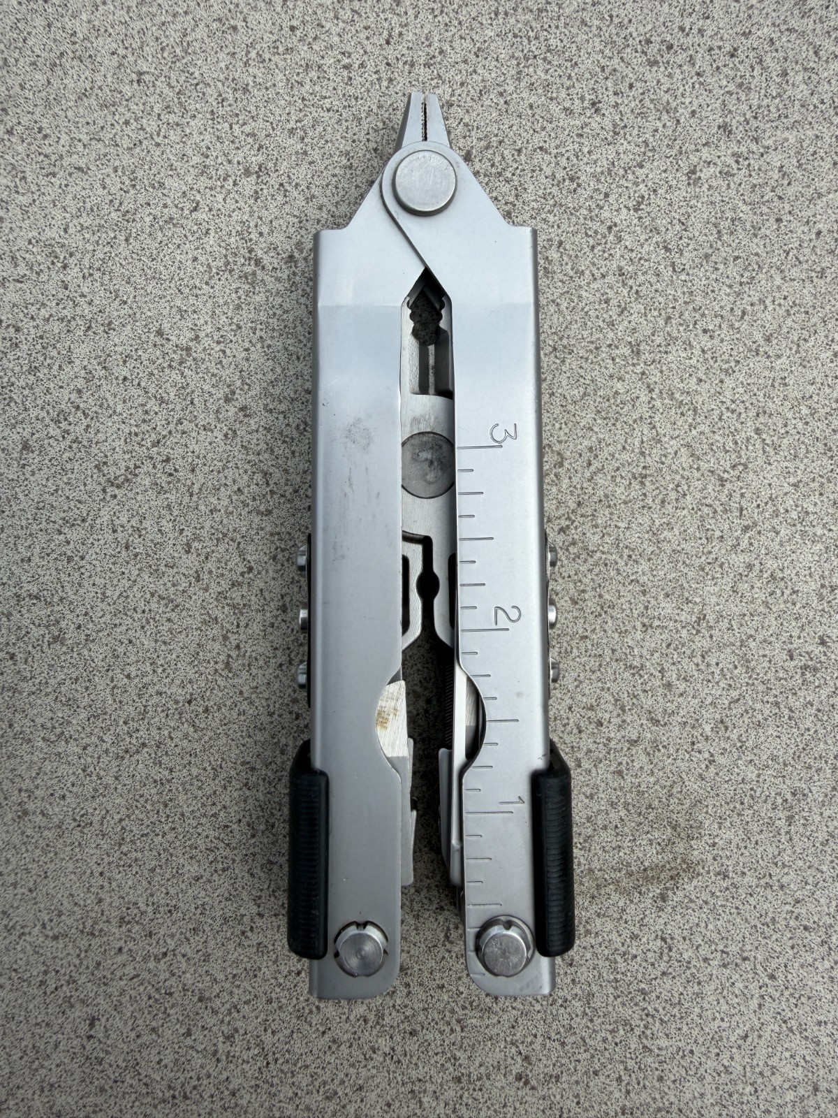 Gerber MP600 Multi Tool – 14 tools, One-hand-open jaws, US Made, Used, No Sheath