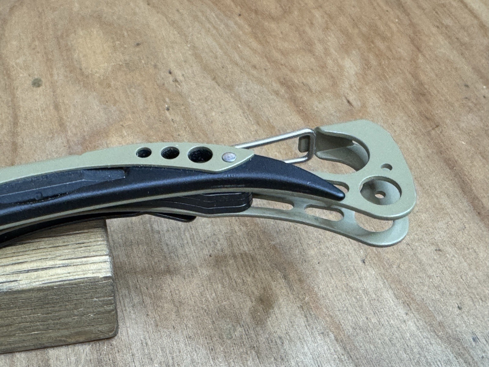 LEATHERMAN SKELETOOL Coyote/Black Multi Tool Combo Blade EXCELLENT!