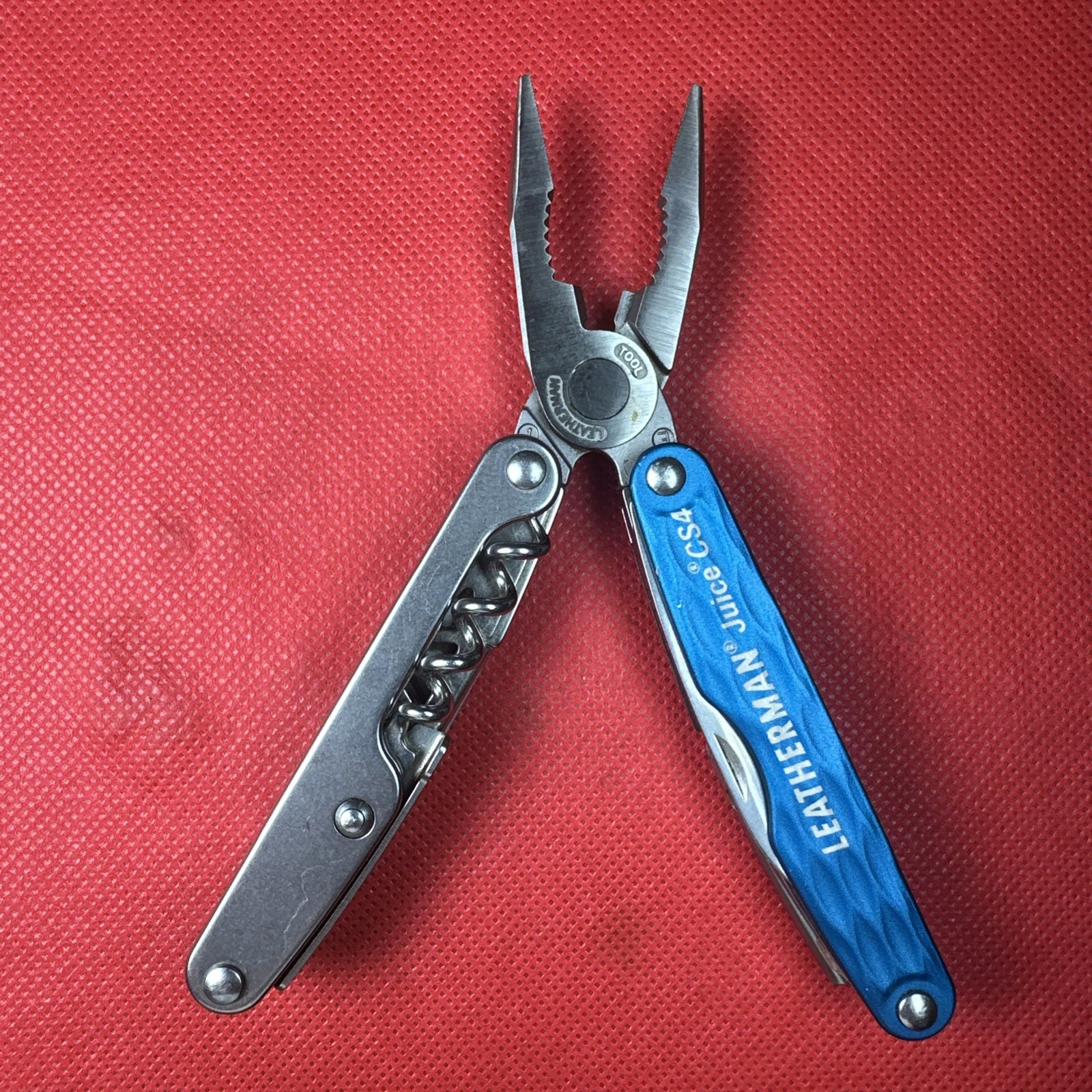 Rare & Discontinued Blue Gen 2 Leatherman Juice CS4, Fish, Home, Great EDC