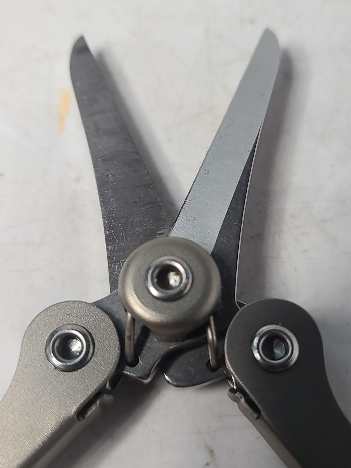 Schrade USA ST2 Multi-tool Tough Chip Compact Mini Tool