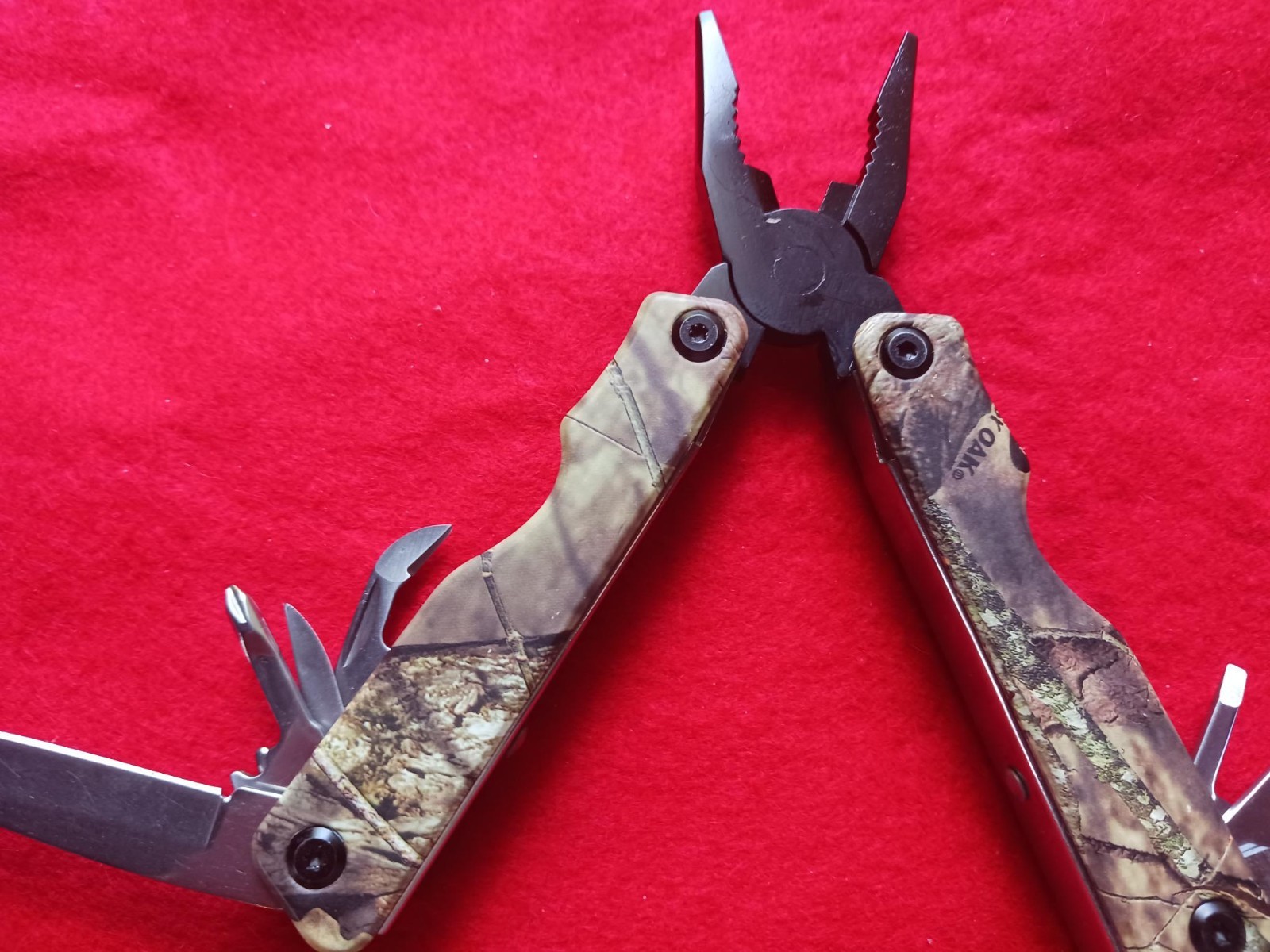 MOSSY OAK Multi-tool 13 in 1 Multi Function Pliers Folding Pocket Tool w/ Sheath