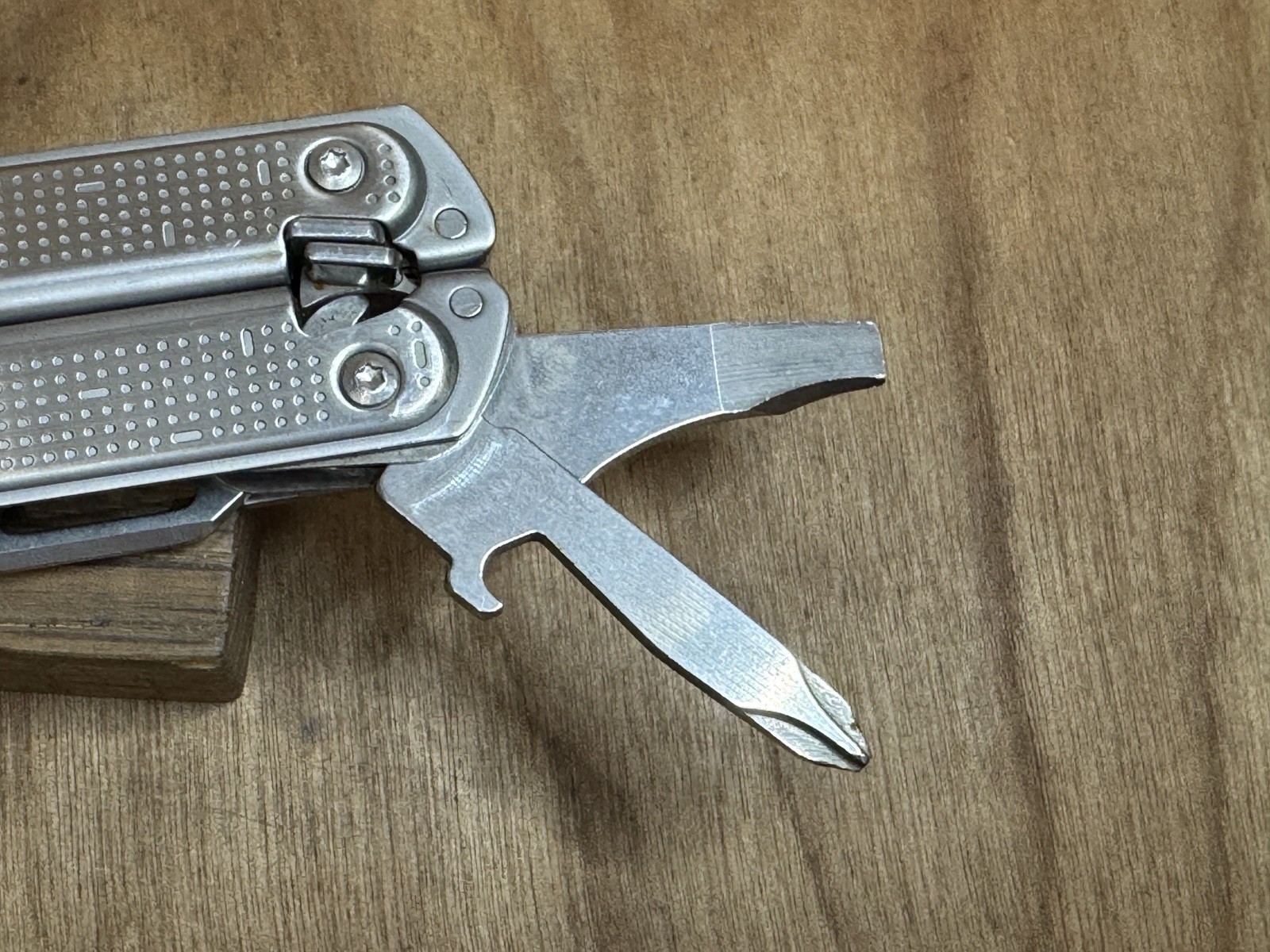 LEATHERMAN FREE P2 W/Sheath Multi Tool Retired Rare USA EXCELLENT!