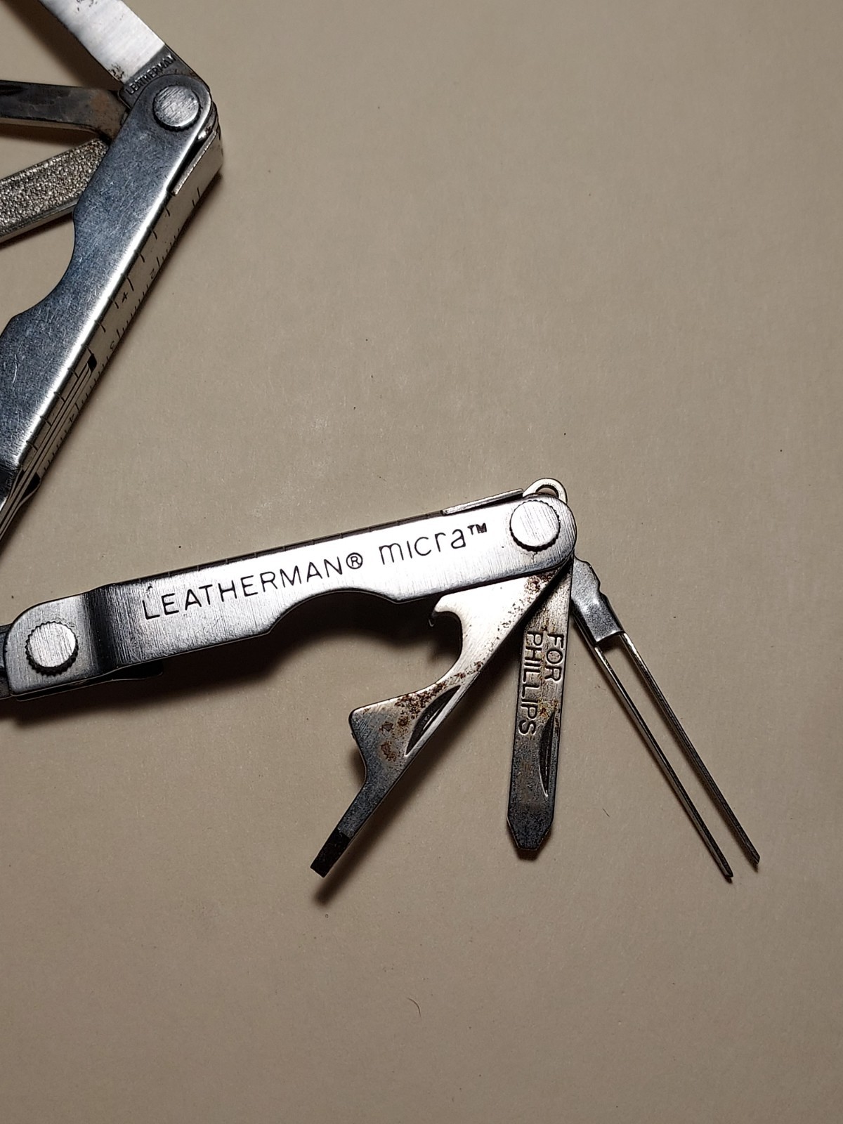 Leatherman USA Micra Keychain Pocket Multi-Tool Knife, Scissors, File 2.5″