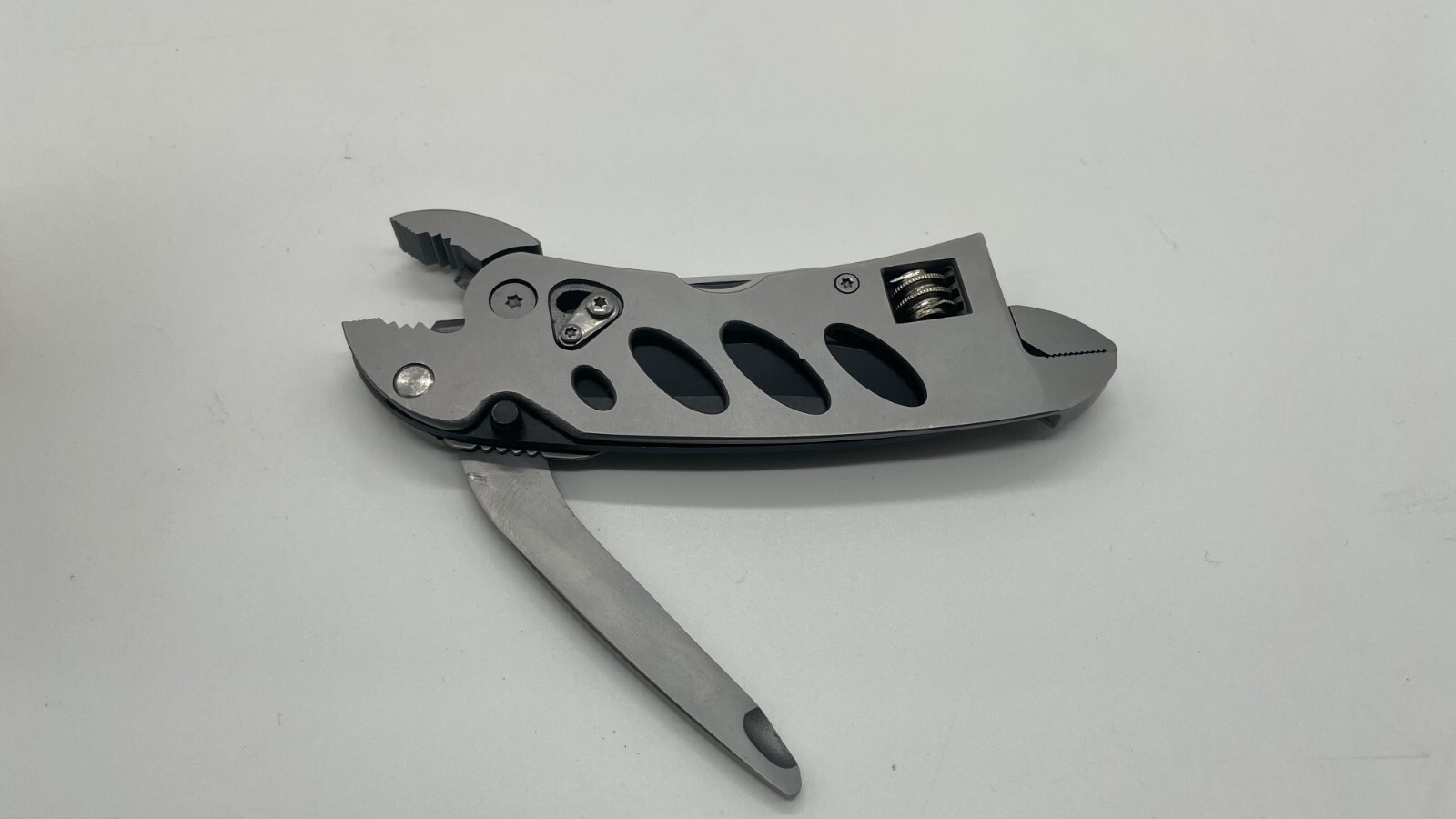 dpnao Multitool Wrench With 7 Tools/Pliers/Wire Cutter/Flat Screwdriver/Phillips