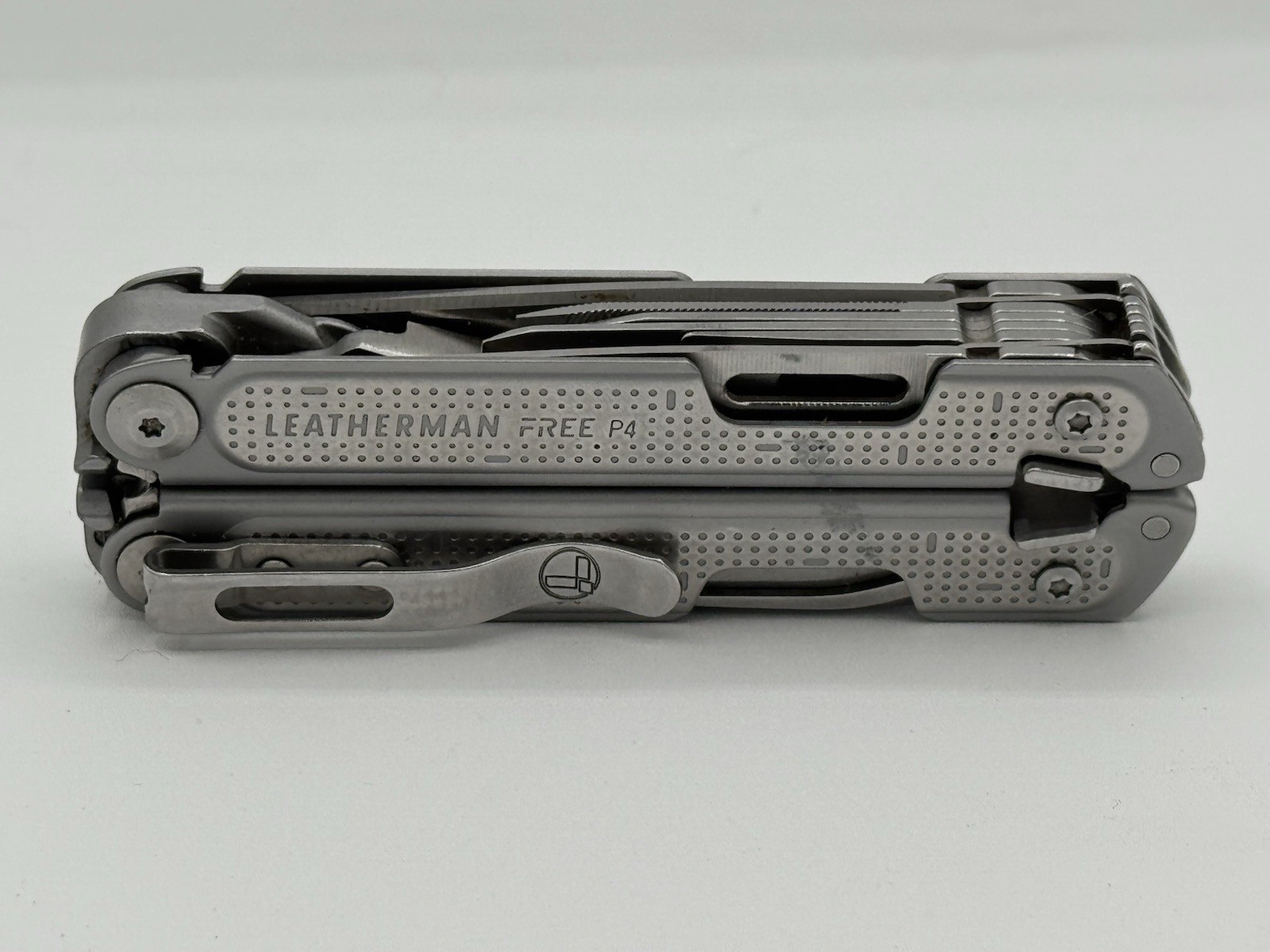 Leatherman FREE P4 Retired Multi Tool Pocket Clip Gray Sheath USA Stainless READ