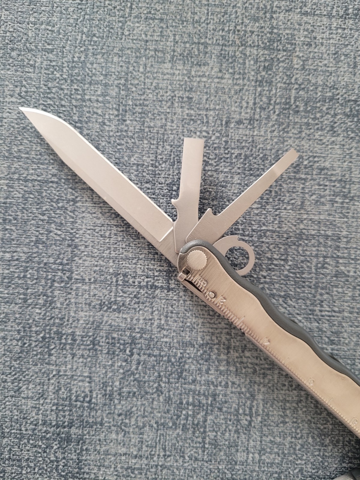 NOS Retired Leatherman Fuse Multi-Tool knife With Sheath NEVER USED!