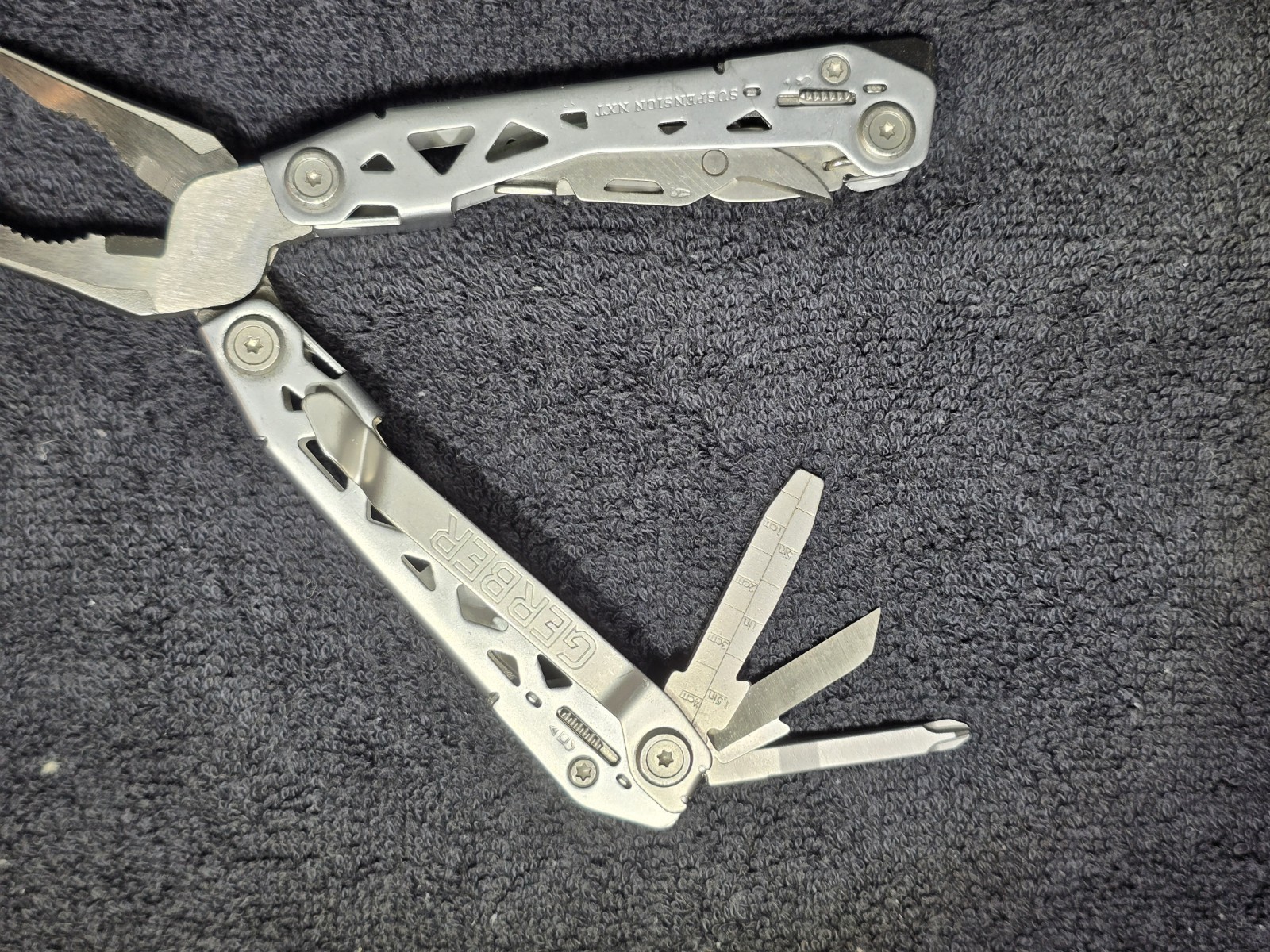 **Free Shipping!** Gerber 15 in 1 Multi-Tool with Pocket Clip