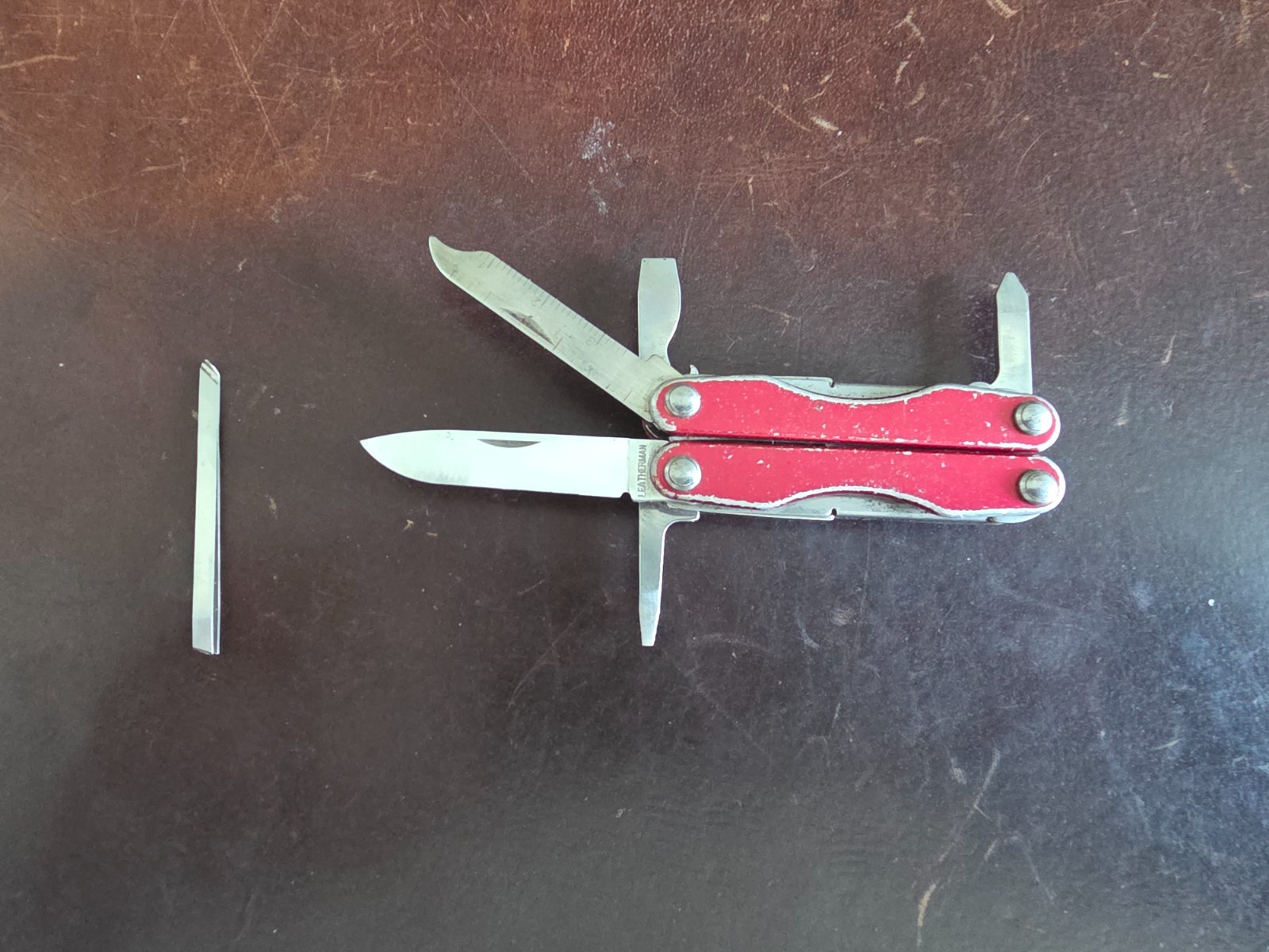 Leatherman Squirt S4 Red Multitool Keychain Good Condition 069h