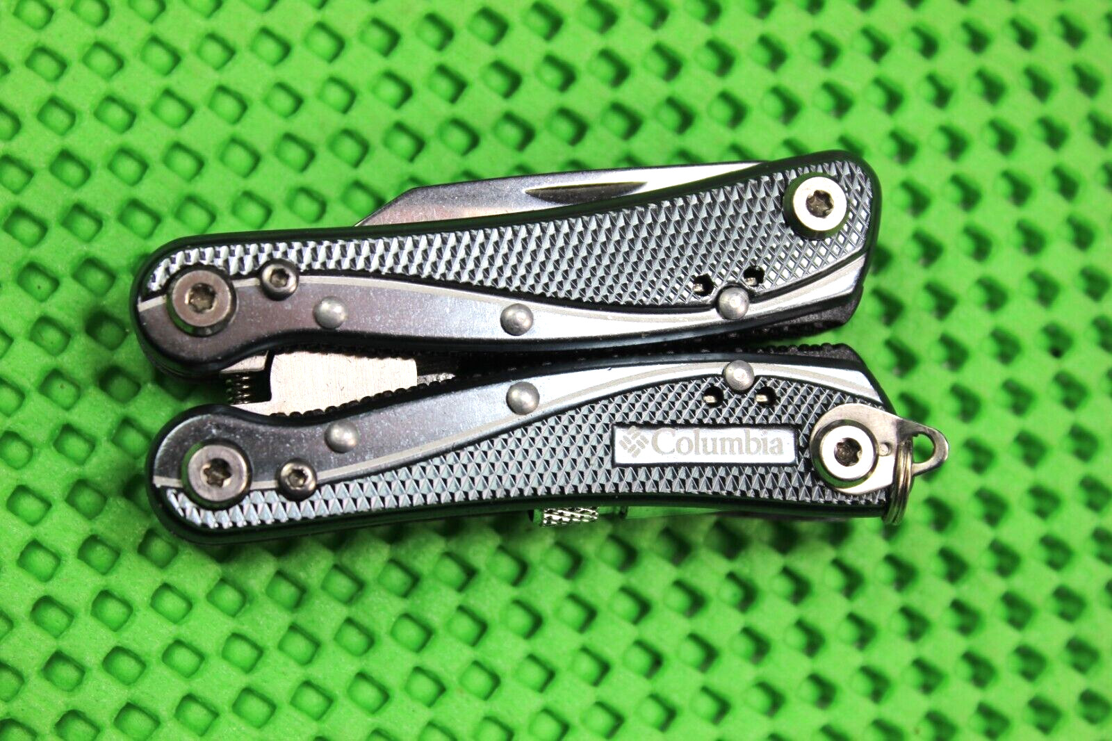 Columbia Multi-tool w/ Pliers, Blades and Light – Backpacker, Hiker and Campers