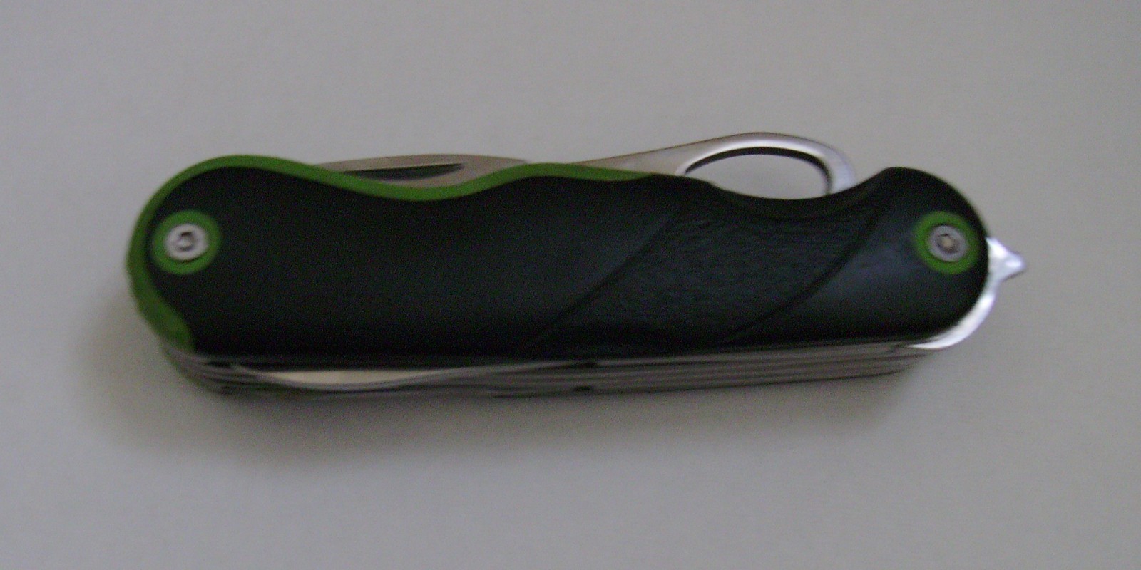 MULTITOOL 4.5″ closed w/6 tools (serrated knife blades, wood saw, screwdriver)