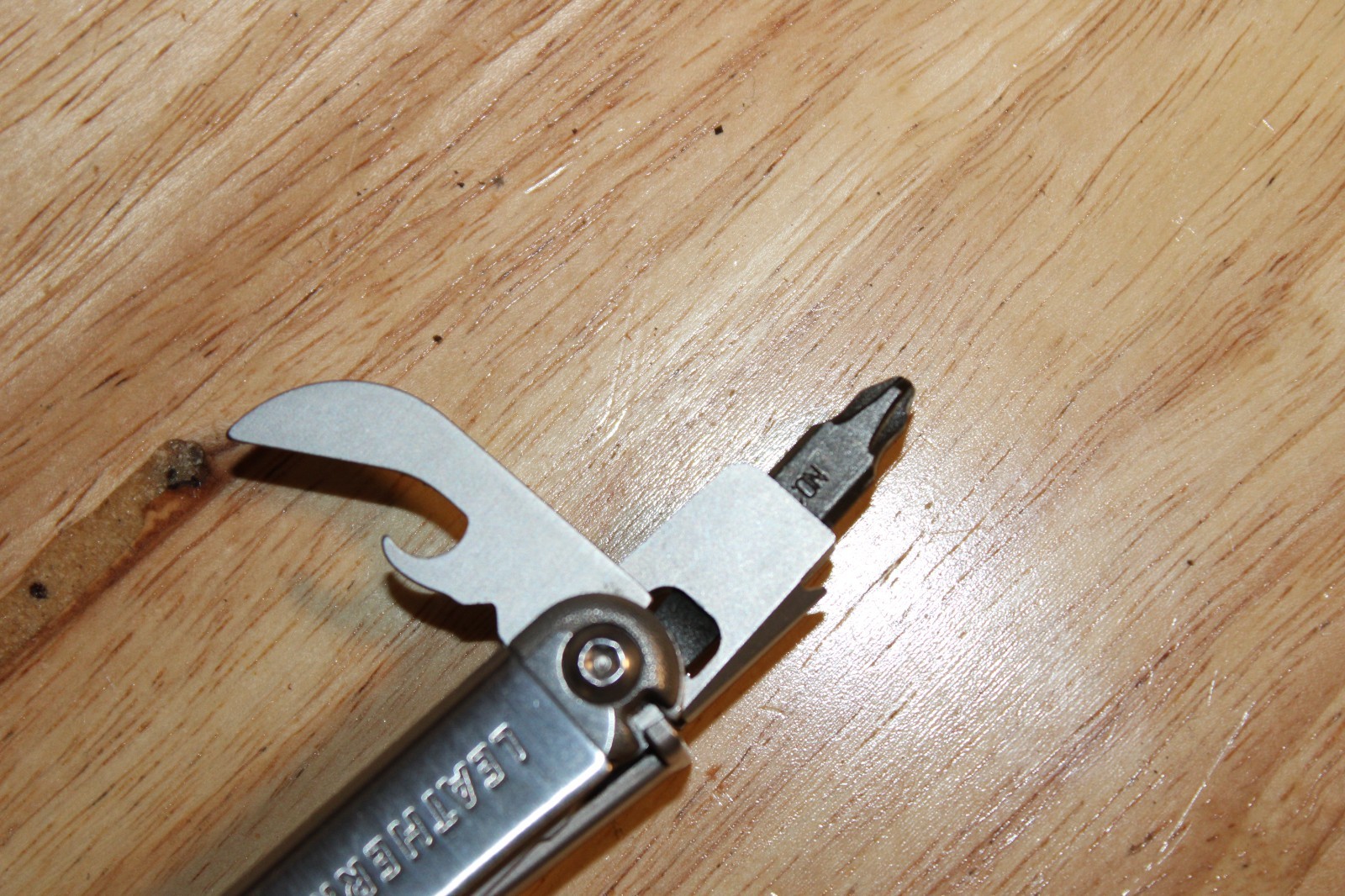 Leatherman Wave Multi-Tool 18-in-1 Stainless Steel w/ Sheath