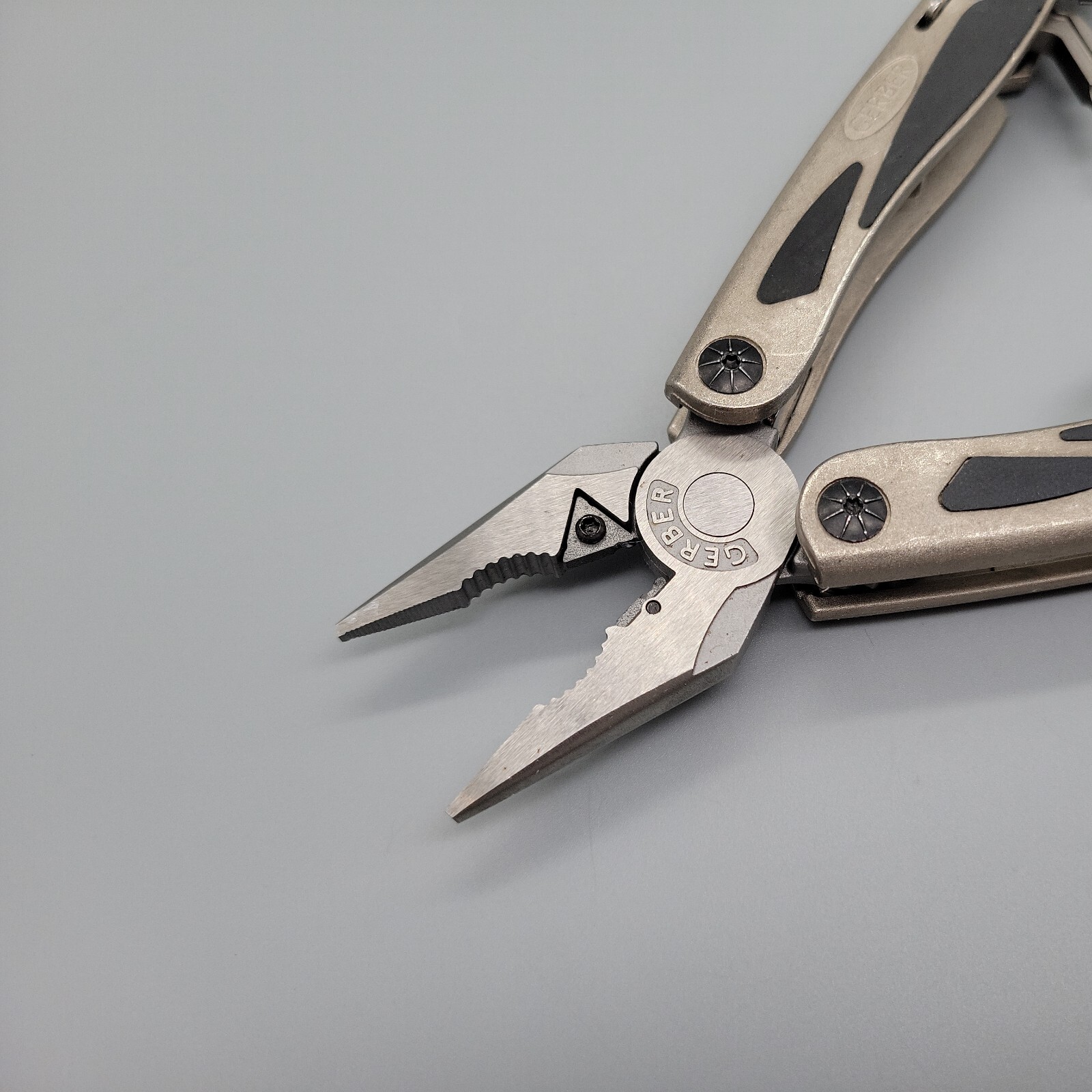 GERBER 800 LEGEND MULTI TOOL MULTI-PLIER: CARBIDE CUTTERS PLIERS KNIFE REMGRIT